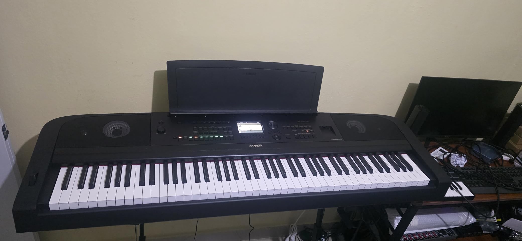Yamaha DGX-670WH, 88-Key Weighted Digital Piano with Sustain Foot Switch and Music Rest, White - Furniture Stand Sold Separately customer photo 2