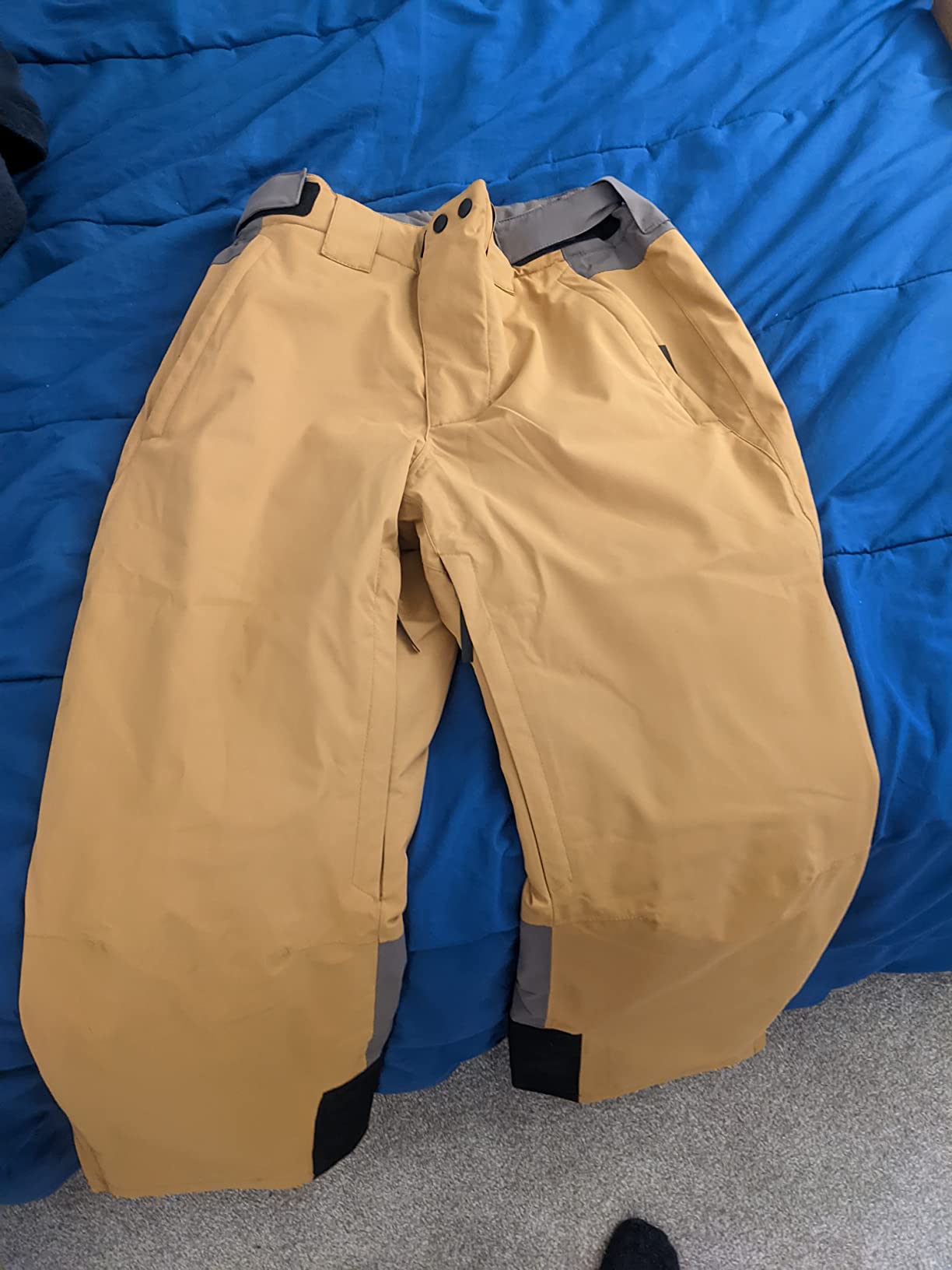 Amazon Essentials Men's Waterproof Breathable Insulated Snow Ski Pant customer photo 1