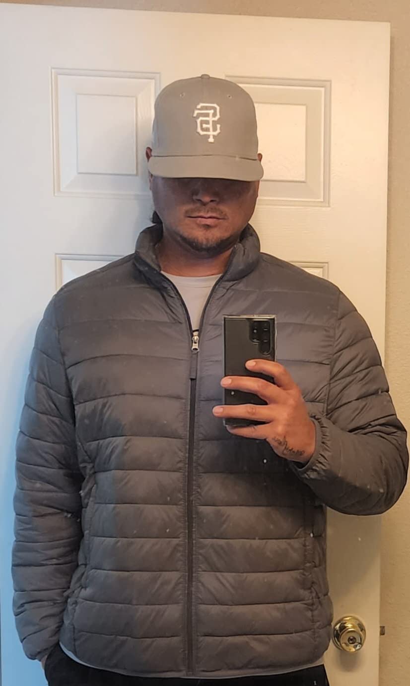 Amazon Essentials Men's Packable Lightweight Water-Resistant Puffer Jacket (Available in Big & Tall) customer photo 2
