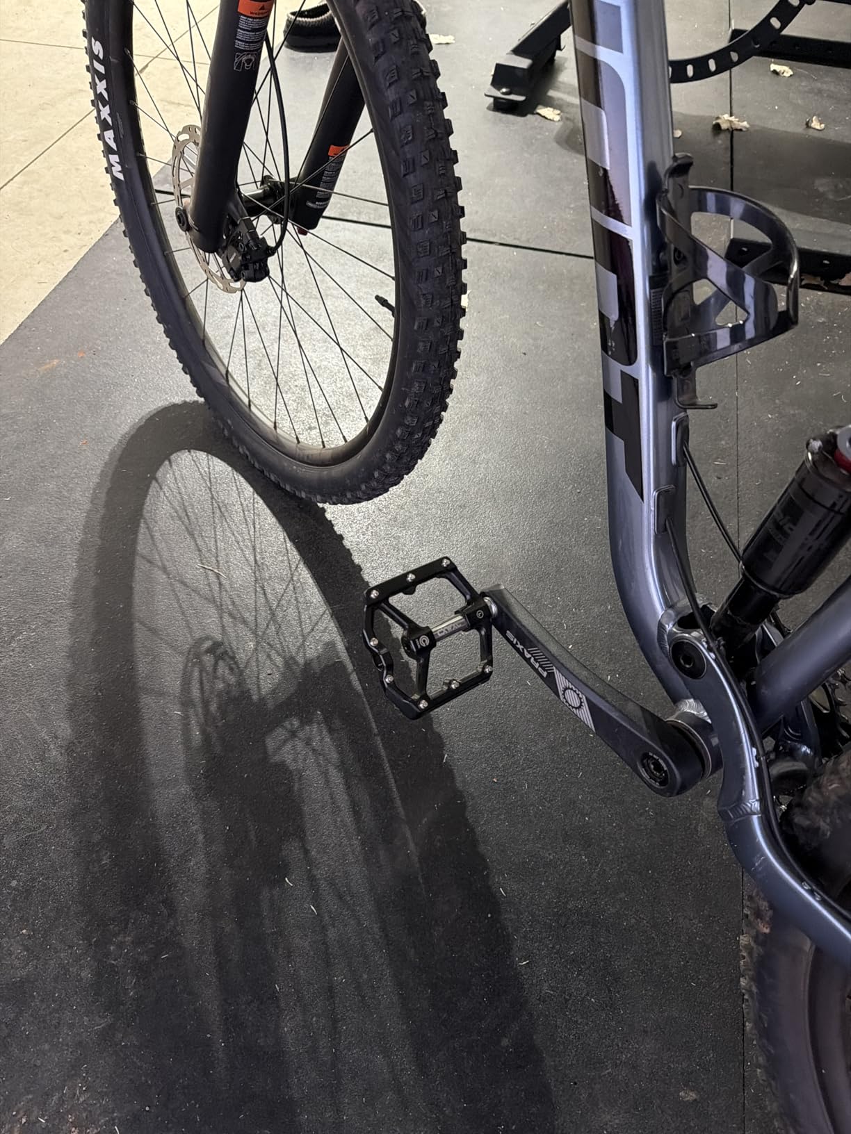 CXWXC Road/MTB Bike Pedals - Aluminum Alloy Bicycle Pedals | Mountain Bike Pedal with Removable Anti-Skid Nails customer photo 1