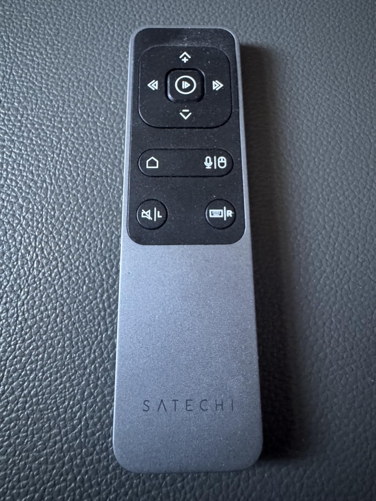 Satechi R2 Bluetooth Remote Control, Presentation & Media Mode | For MacBook, iPad, not compatible with Windows 10/11 customer photo 1