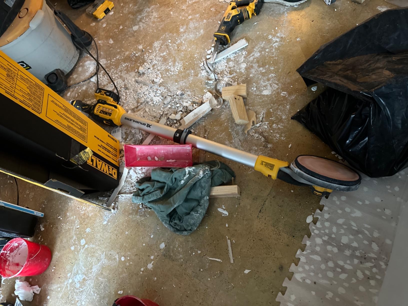 DEWALT 20V MAX Cordless Drywall Sander, Tool Only (DCE800B) customer photo 2