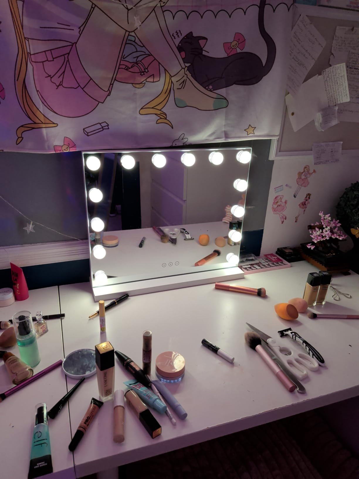 Vanity Mirror with Lights Lighted Makeup Mirror with 15 Dimmable LED Bulbs, 3 Color Lighting Modes, USB Charging Port Touch Control, Sturdy Metal Frame Design 22.8x18 Inch, White customer photo 2