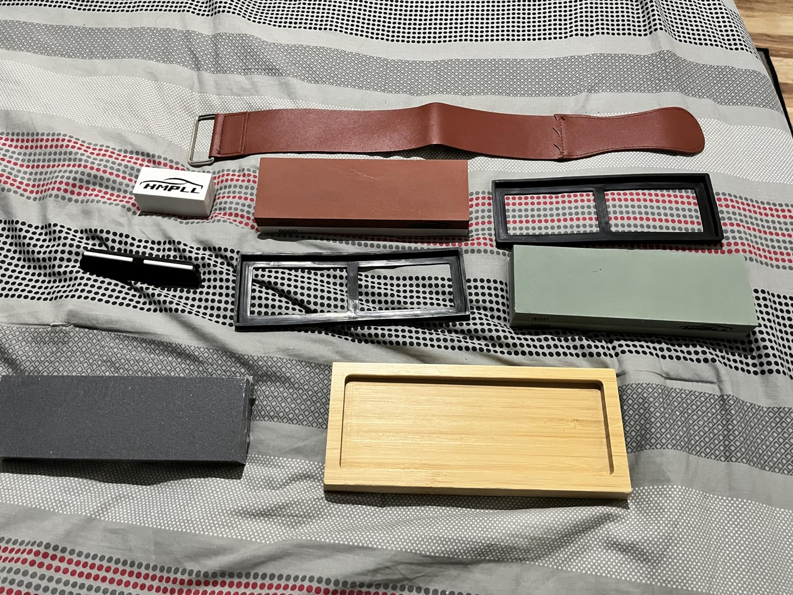 HMPLL Knife Sharpening Stone Set, Professional Whetstone 4 Side Grit 400/1000 3000/8000, Whetstone Knife Sharpener Stone Set Include Non-slip Base, Leather Strop, Flattening Stone & Angle Guide customer photo 1