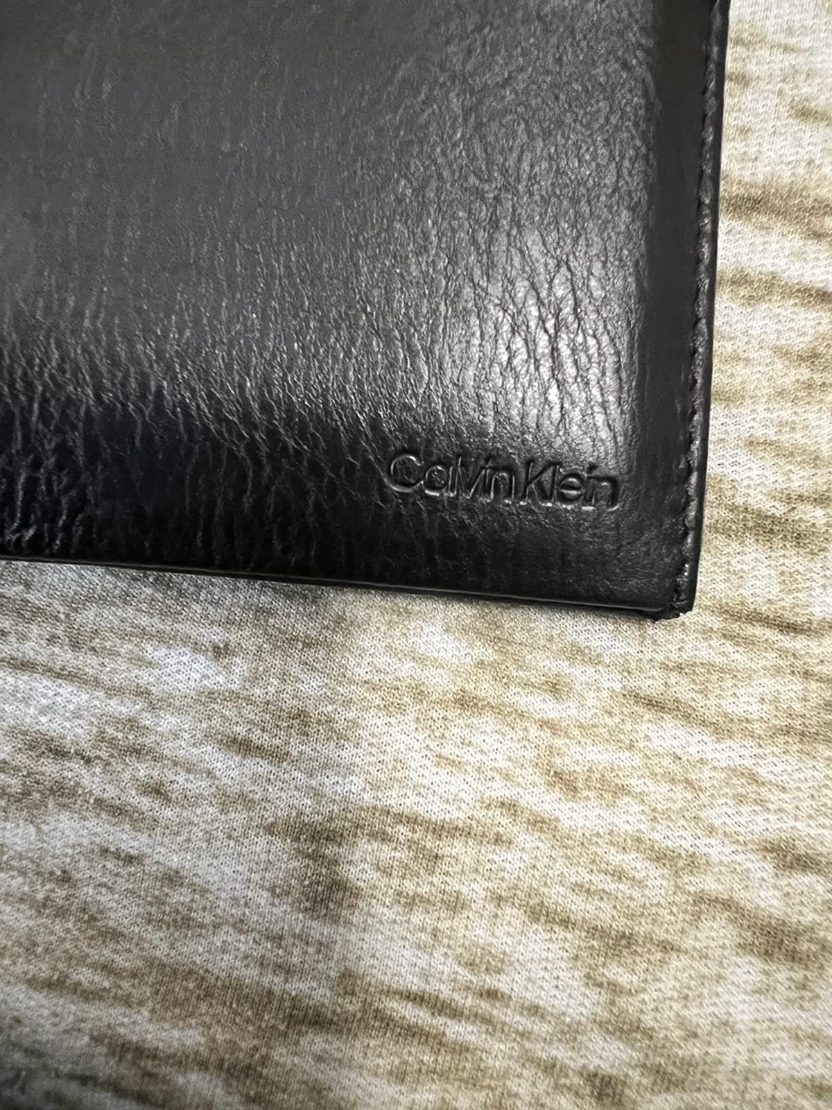 Men's RFID Leather Minimalist Bifold Wallet with Multiple Card Slots and ID Window customer photo 2