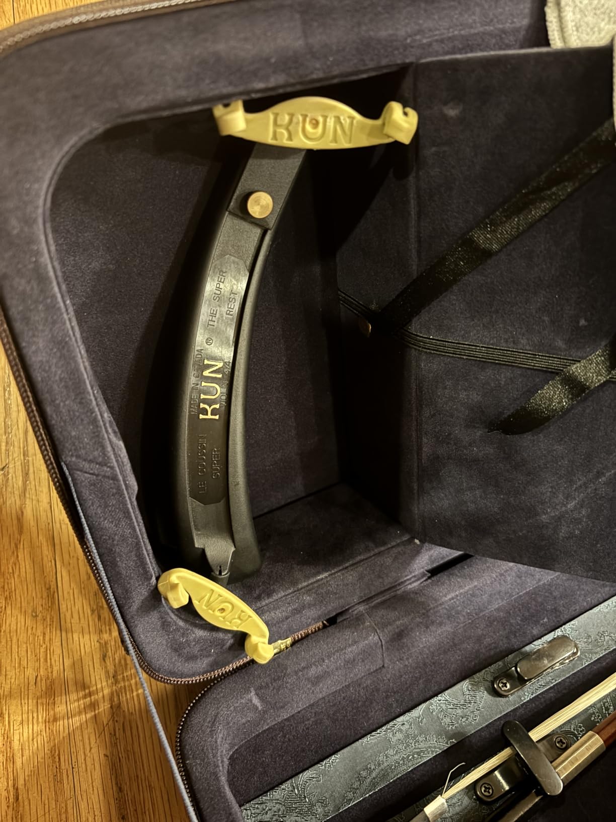 MI&VI NF-9001 Professional Hard-Shell Violin Case 4/4 (Full Size) Luxury Silk Interior | High-Density Foam | Sheet Pocket | Adjustable Straps | Hygrometer | Thermometer (Brown) customer photo 2