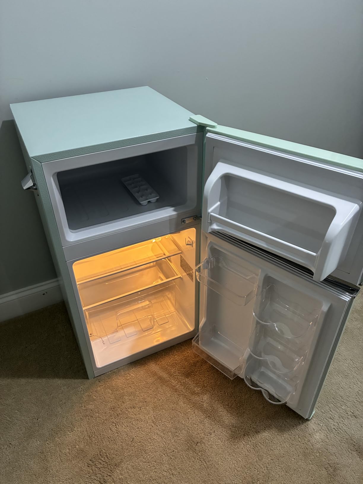 Frigidaire EFR840 Retro Mini Fridge with Freezer & Side Bottle Opener - Small 2 Door Refrigerator for Office Bar or College Dorm Room - 3.2 Cu Ft, Mint customer photo 2