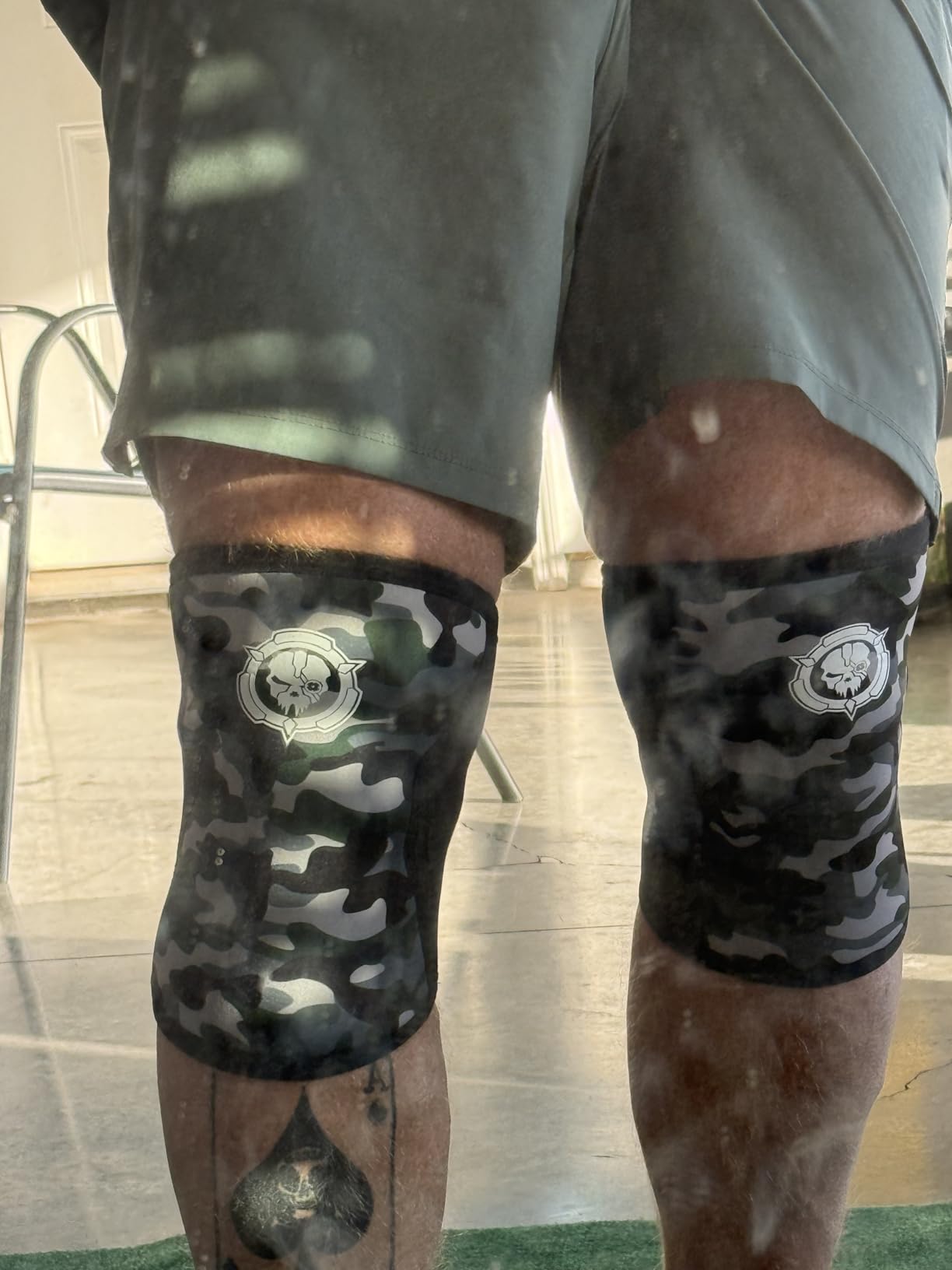 Jupiter Knee Sleeves (1 Pair), 7mm Compression Knee Braces for Squats,Weightlifting,Powerlifting,Cross Training for Men & Women (Large) customer photo 2