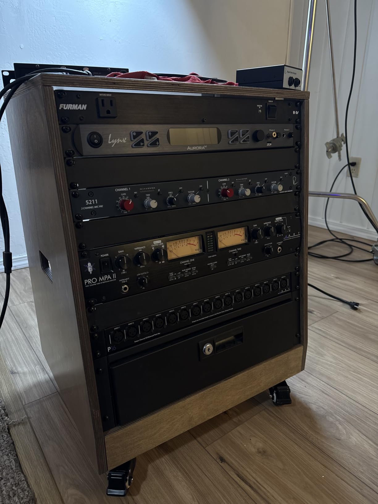 Sound Town DIY Solid Baltic Birch Plywood Slanted 8U Studio Rack, Golden Oak (SDRK-8T) customer photo 1