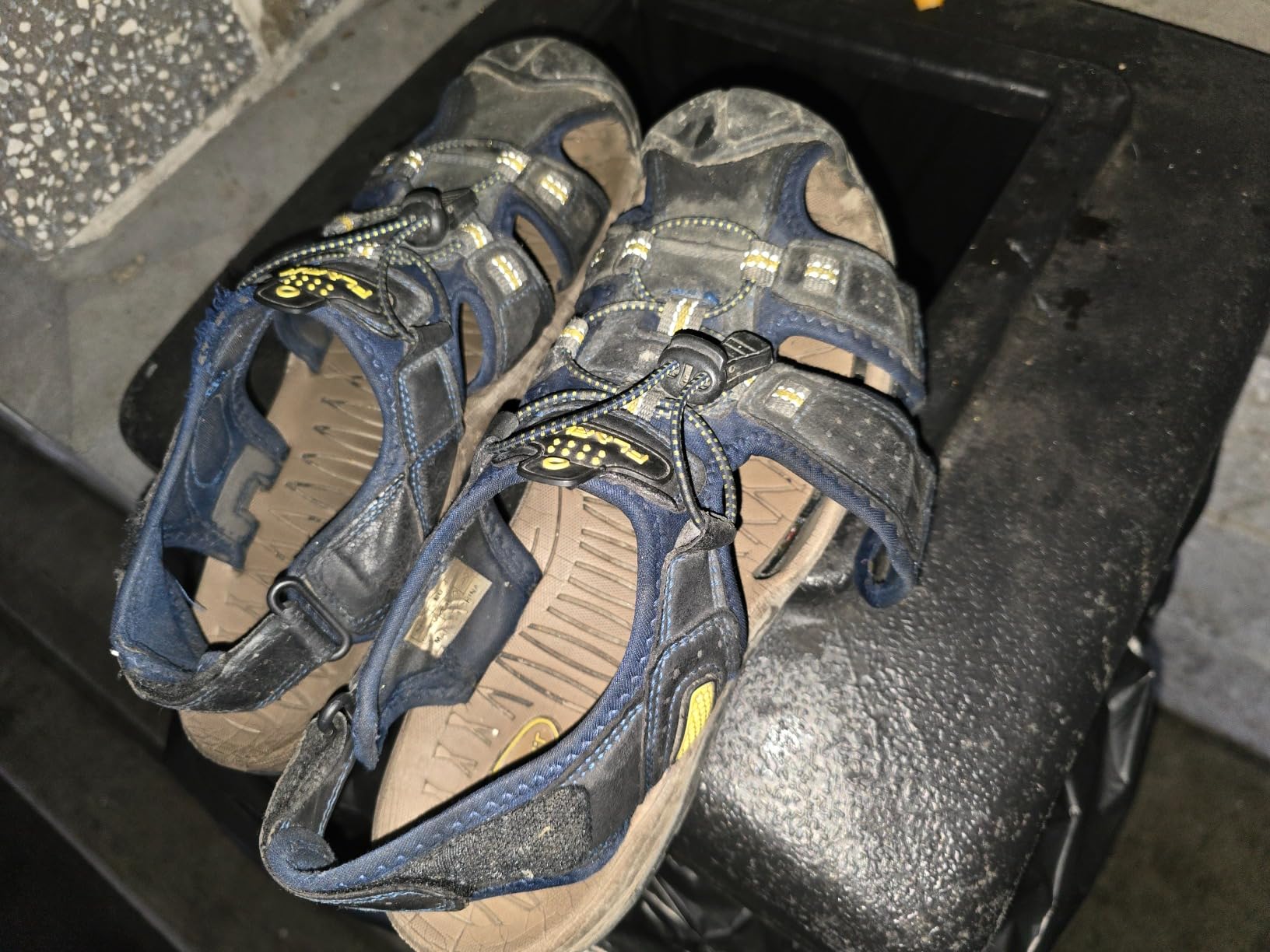 FLARUT Mens Closed Toe Hiking Sandals,Leather Athletic Water Shoes customer photo 2