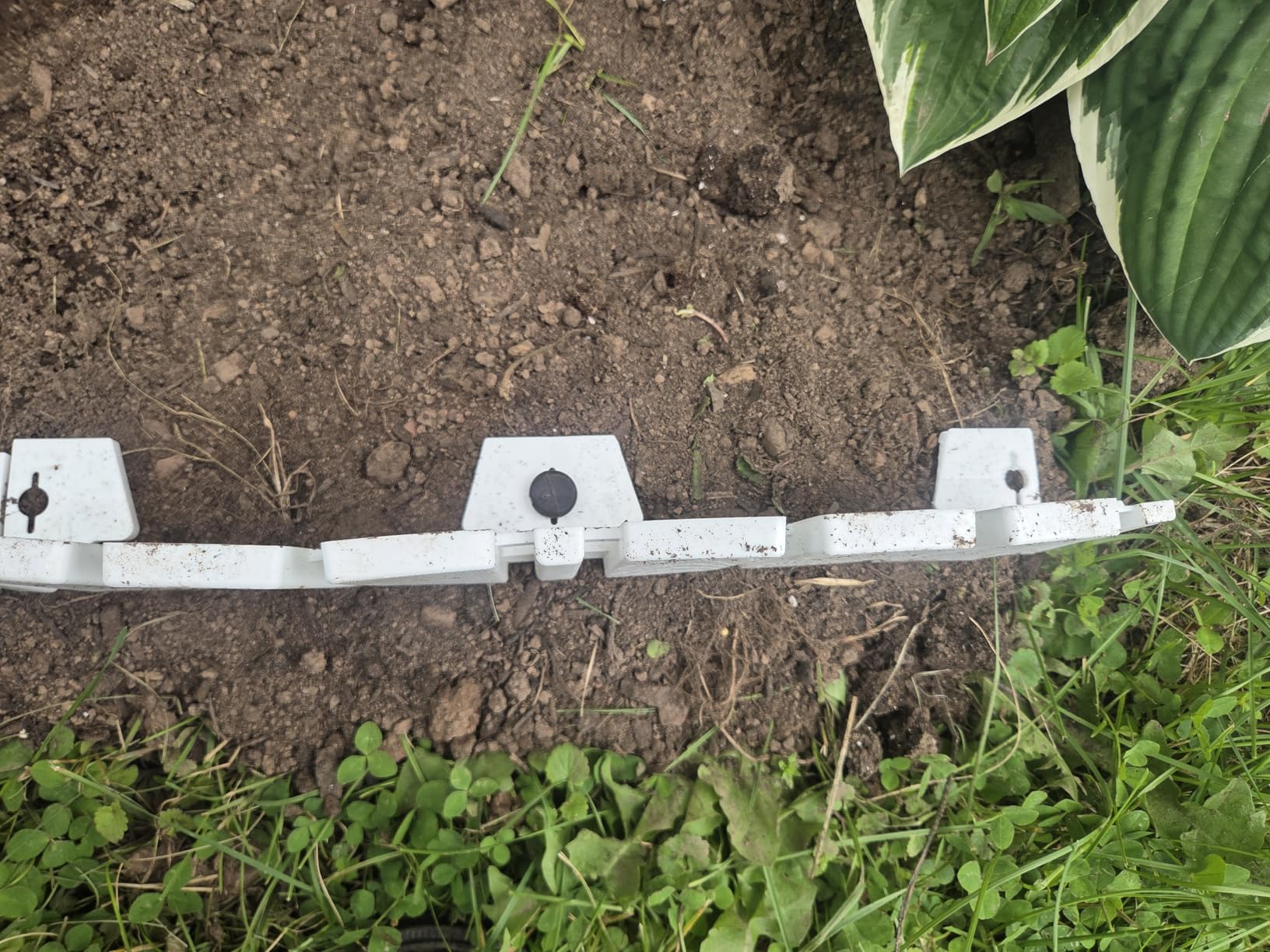 EasyFlex No-Dig Landscape Edging with Anchoring Spikes, 4.5 in. Tall Decorative Adirondack Wood-Look Fence Garden Border, 15 Foot Kit, White (3600WT-15C-6) customer photo 1