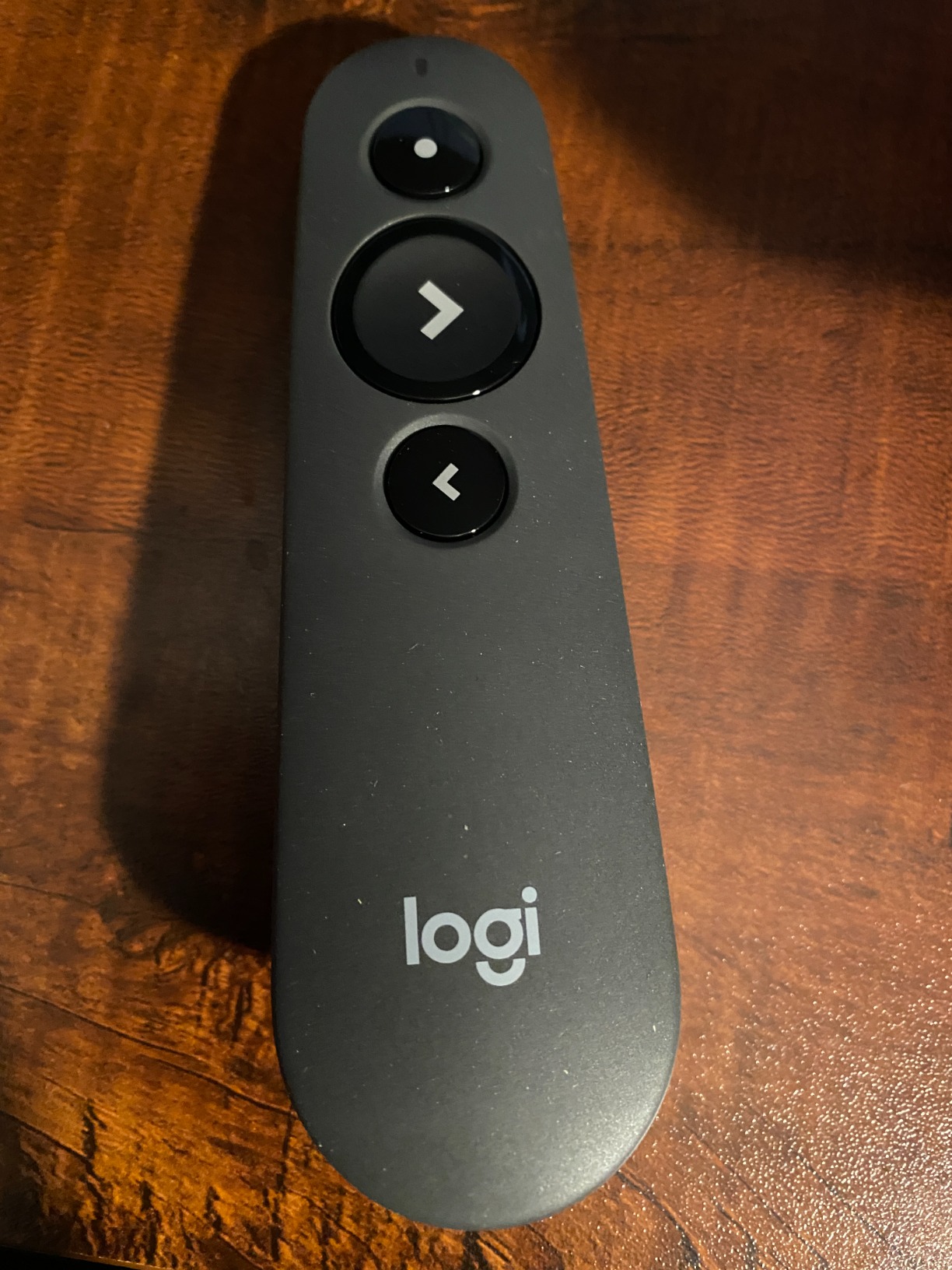 Logitech Wireless Presenter R500s, PowerPoint Clicker with Laser Pointer, Wireless Presentation Clicker Remote customer photo 1