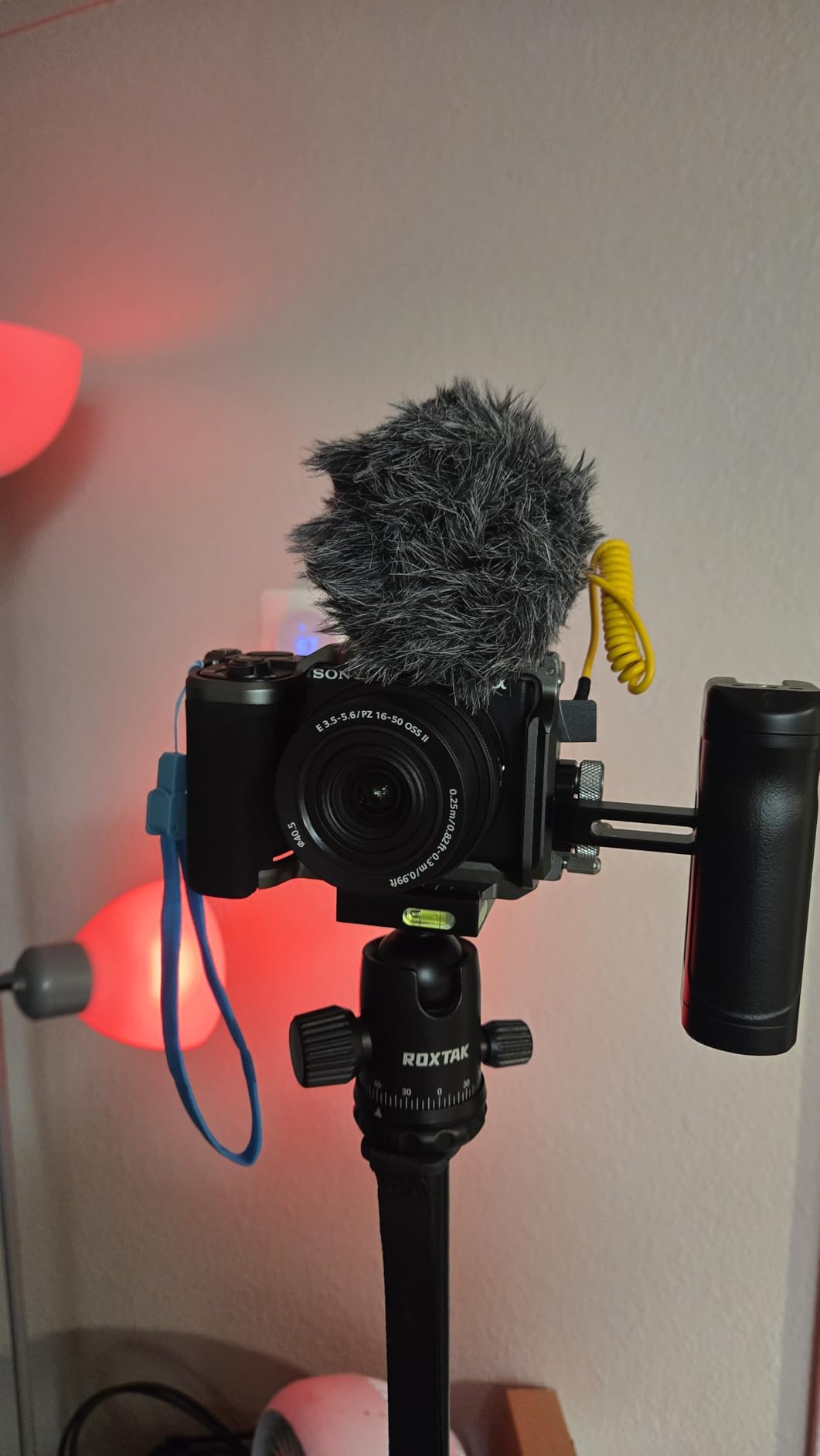 Deity V-Mic D4 Mini Supercardioid On-Camera Mic for DSLR & Vlog customer photo 2