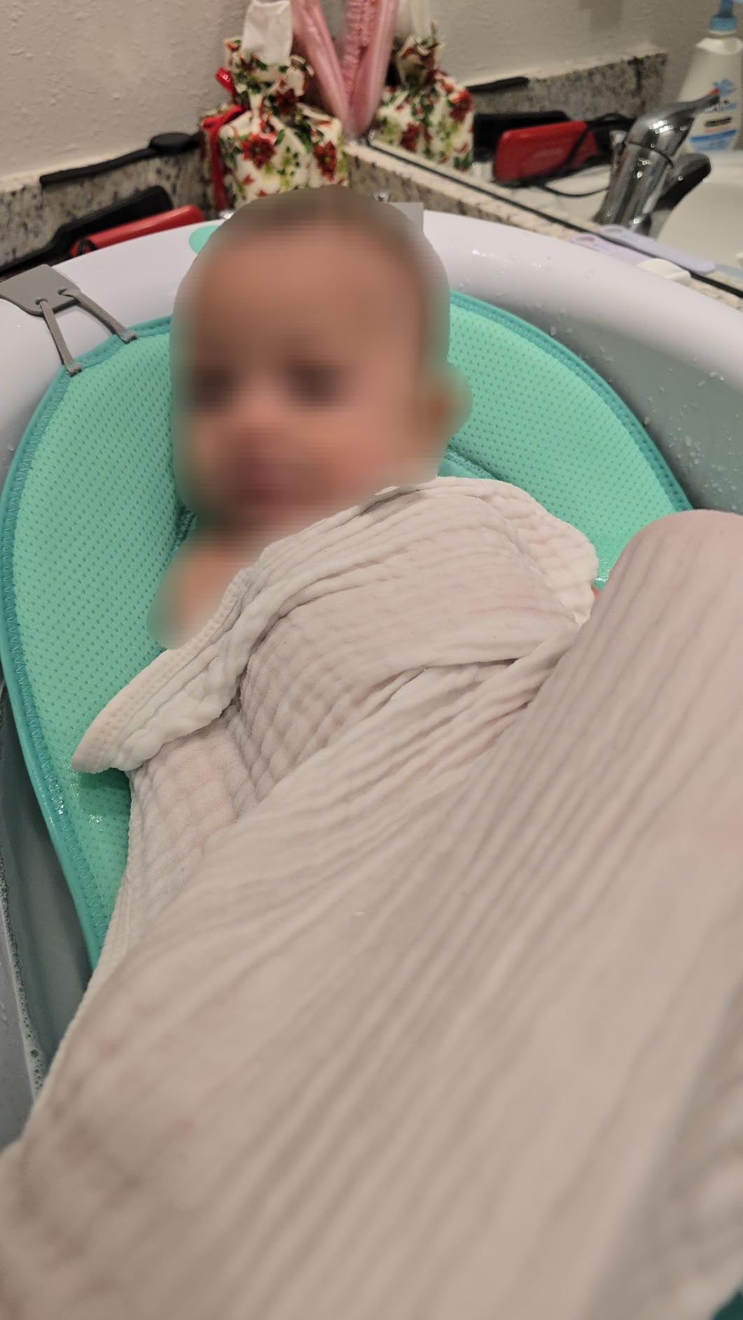 Frida Baby 4-in-1 Grow-with-Me Baby Bathtub, Baby Tub for Newborns to Toddler with Removable Bath Seat & Backrest for Bath Support in Tub customer photo 2