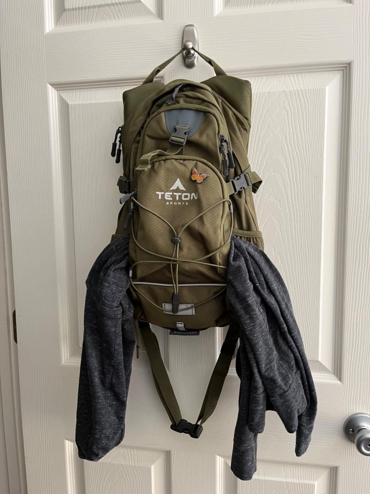 Teton Oasis/Trailrunner Hydration Backpack - Lightweight Water Pack with 2L/3L Bladder for Hiking, Running, Cycling, Biking 18L/22L Sizes - Sewn-in Rain Cover - Fits Men and Women customer photo 1