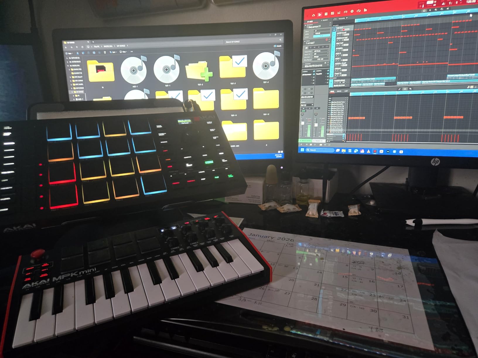 Akai Professional MPC Studio USB MIDI Pad Controller | 16 Velocity-Sensitive RGB MPC Pads, MPC Software, Assignable Touch Strip, for Beat Makers and Music Producers customer photo 1