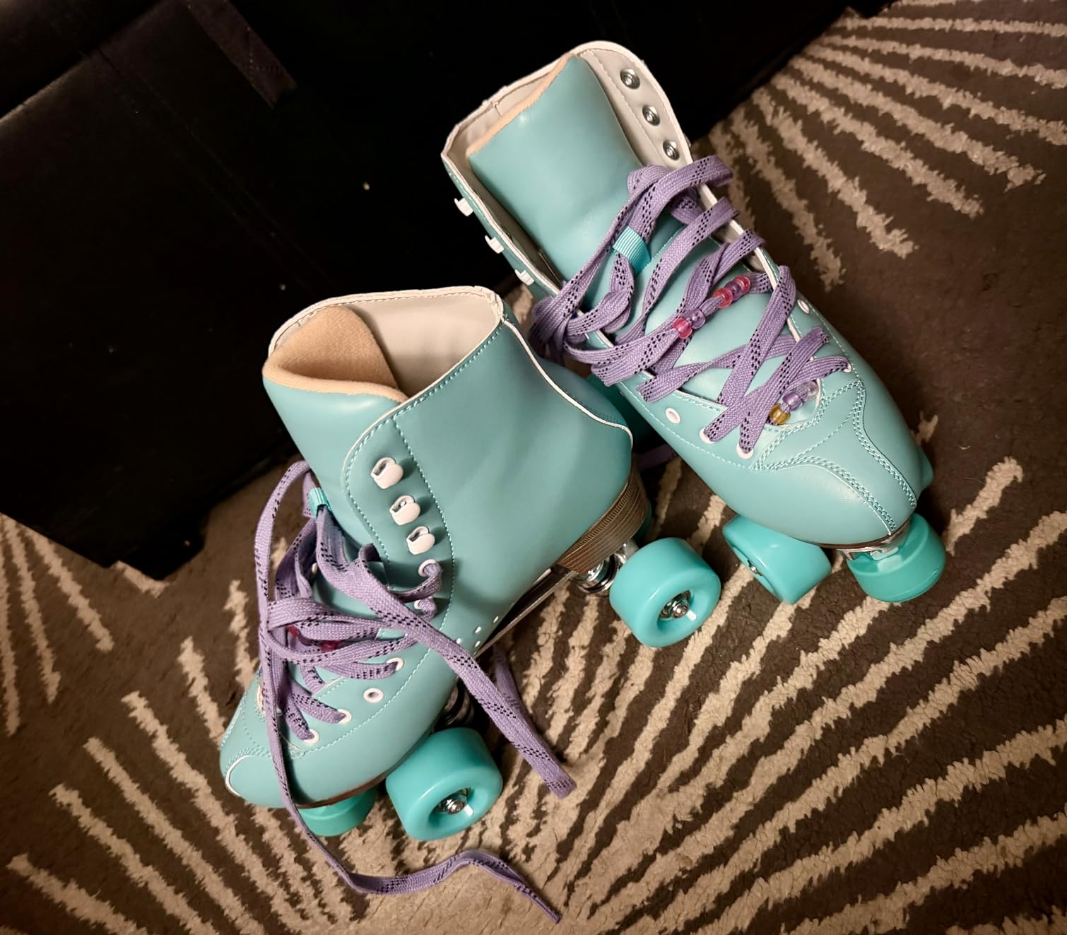 PAPAISON Roller Skates for Women and Men, Deluxe 2 Layer Microfiber Leather Double Row-Classic Roller Skates for Girls, Professional Outdoor Indoor Quad-Skates for Kids & Adults customer photo 1