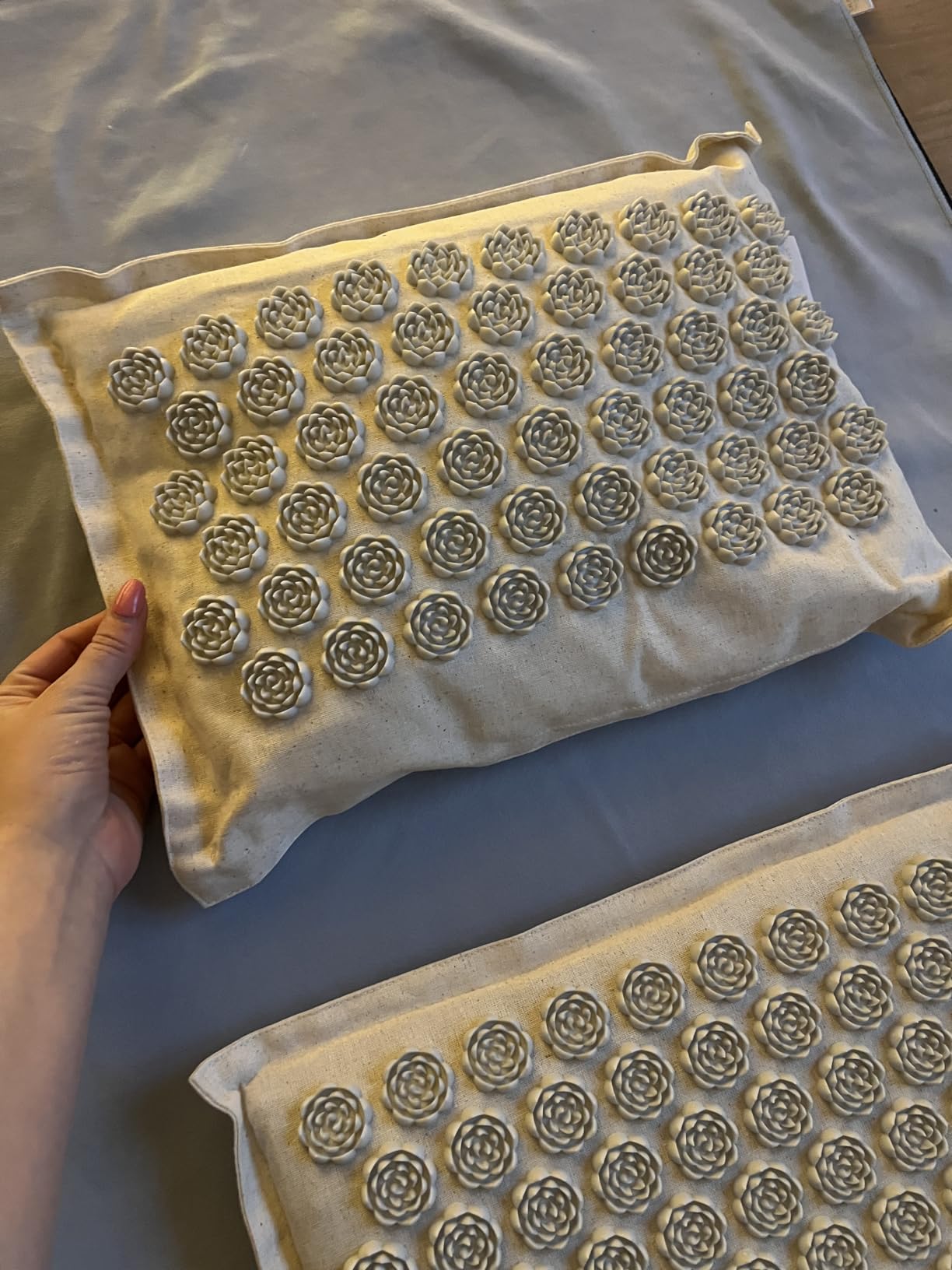 UNMERA Acupressure Mat and Pillow Set, Natural Linen & Coconut Fiber Filling | Back/Neck Pain Relief, Sciatic, Headache and Muscle Relaxation, Comes with Carrying Bag customer photo 1
