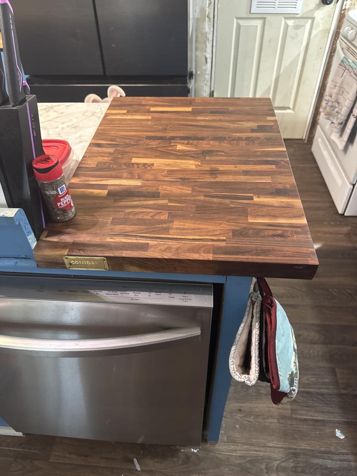 CONSDAN Butcher Block Counter Top, Walnut Solid Hardwood Countertop, Wood Slabs for Kitchen, Reversible, Both Side Polished, Prefinished with Food-safe Oil, 1.5
