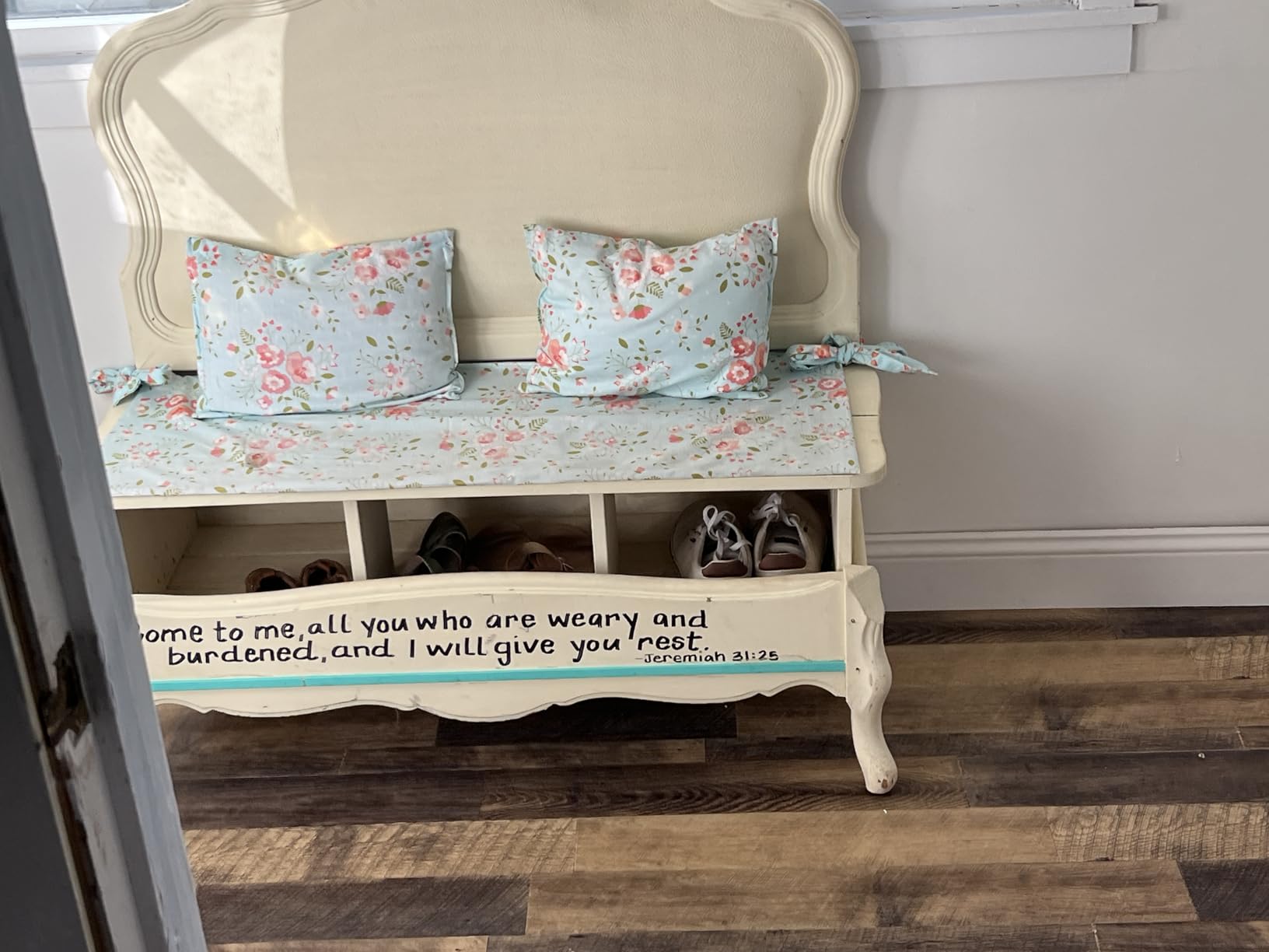 Livelynine Reclaimed Wood Vinyl Flooring Roll Waterproof Vinyl Plank Flooring Peel and Stick Wood Planks for Walls Kitchen Bathroom Floor Desk Countertop Covers Accent Wall Stick on Shiplap 15.8x78.8 customer photo 1