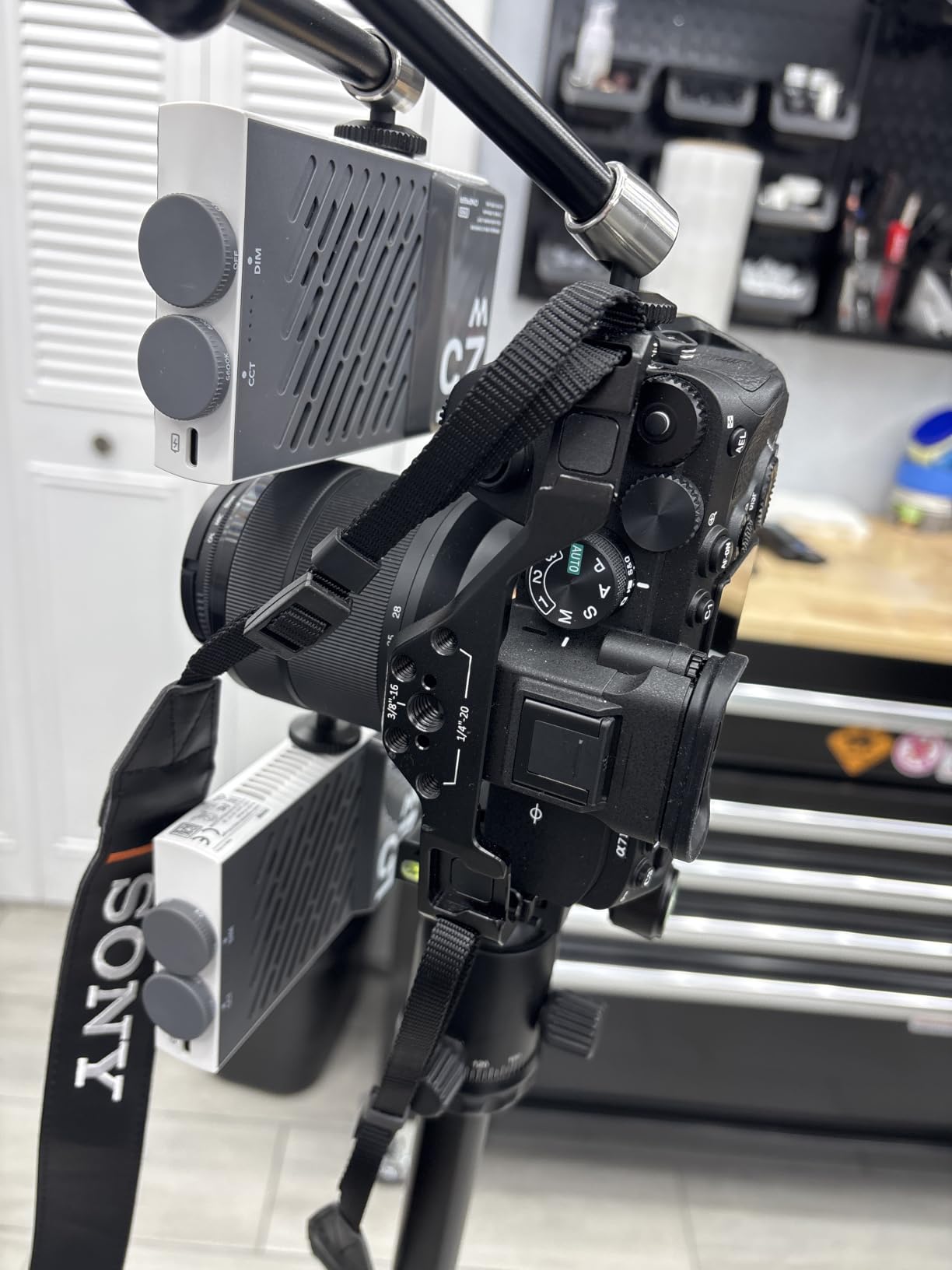 SmallRig HawkLock Quick Release Cage for Sony Alpha 7 Series | for Sony Alpha 7R V/ Alpha 7 IV/ Alpha 7S III/ Alpha 1 / Alpha 7R IV/ Alpha 7 V, Built-in Quick Release Plate for Arca customer photo 1