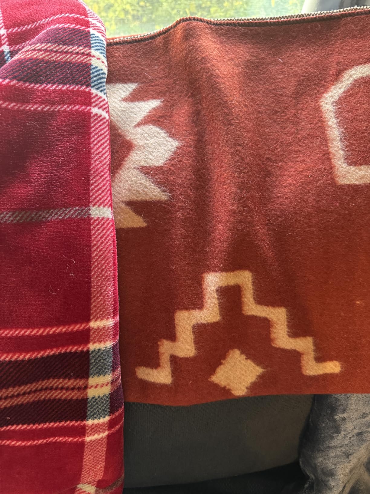Arcturus Rainier Wool Blanket - 4.5lbs Warm, Heavy, Washable, Large | Great for Camping, Outdoors, Survival & Emergency Kits (Sunset Peak) customer photo 1