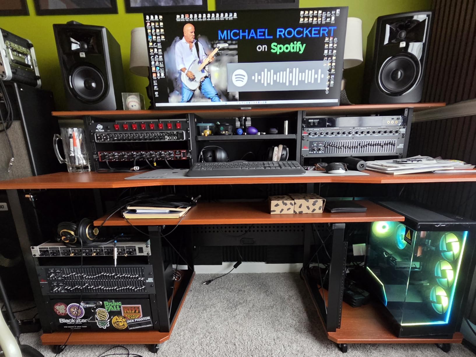 Acme Furniture Metal and Wooden Music Desk with Wheels, Black customer photo 1