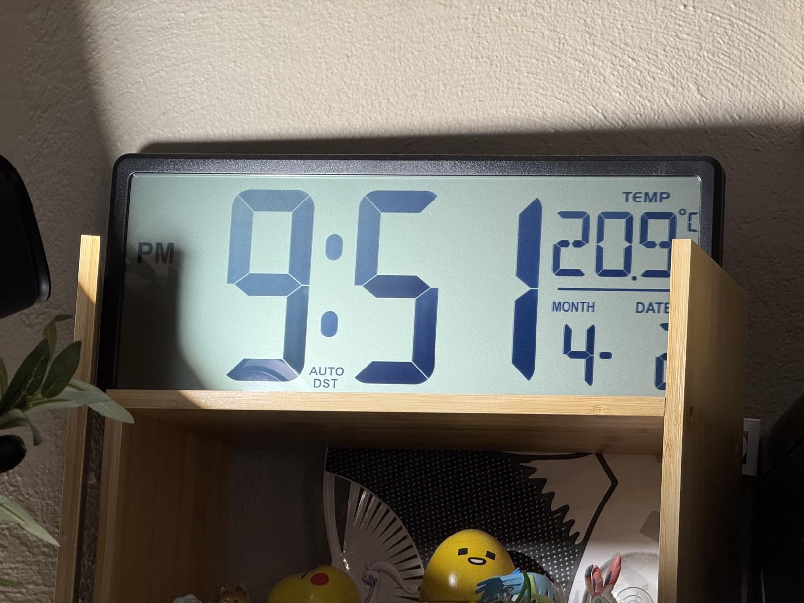 WallarGe 14.5'' Large Digital Wall Clock Battery Operated | Jumbo Numbers, Temperature and Date, Easy to Read and Set, Auto DST, Large Display for Garage, Office, Classroom customer photo 1