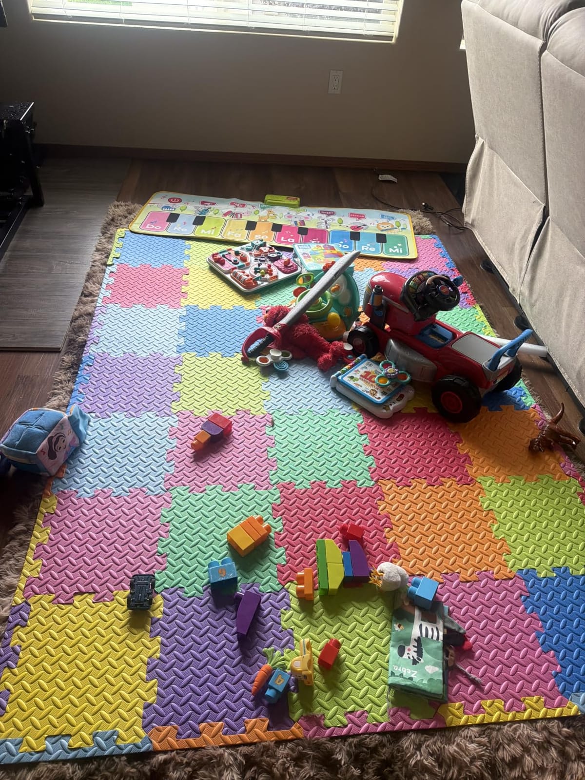 Amazon Basics Kids Interlocking Puzzle Exercise Play Mat, EVA Foam Floor Tiles, 36-Pack with 54 Borders, 12