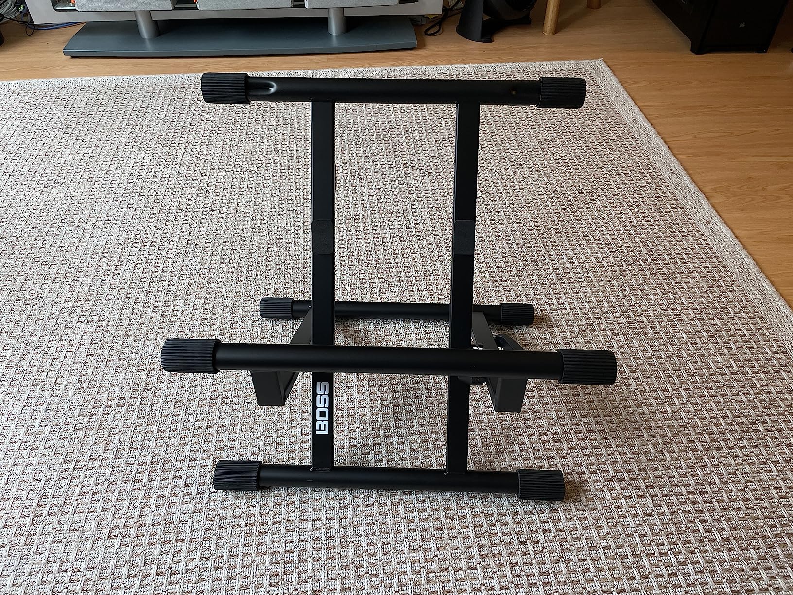 BOSS Adjustable Heavy-duty Til-Back Stand with Telescoping Support Arm (BAS-1) | Heavy-Duty Steel Amp Stand, 21 Kg Capacity, Folds for Travel, Adjustable Feet customer photo 1
