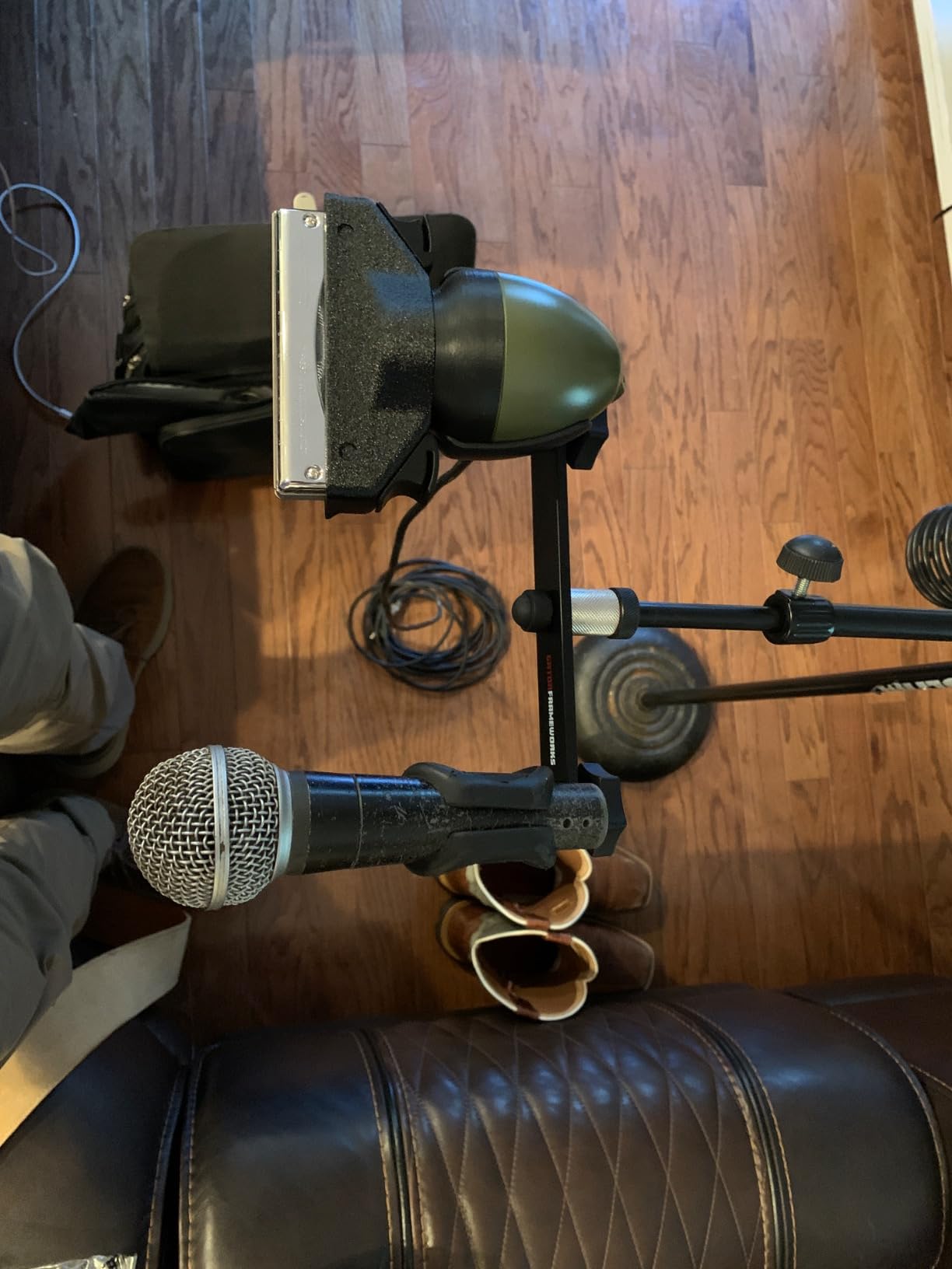 Ammo Clip 520 Bullet Mic Holder Compatible With Shure 520DX Green Bullet, Superlux D112/C and Other Similar Harmonica Microphones (Natural Black) customer photo 1