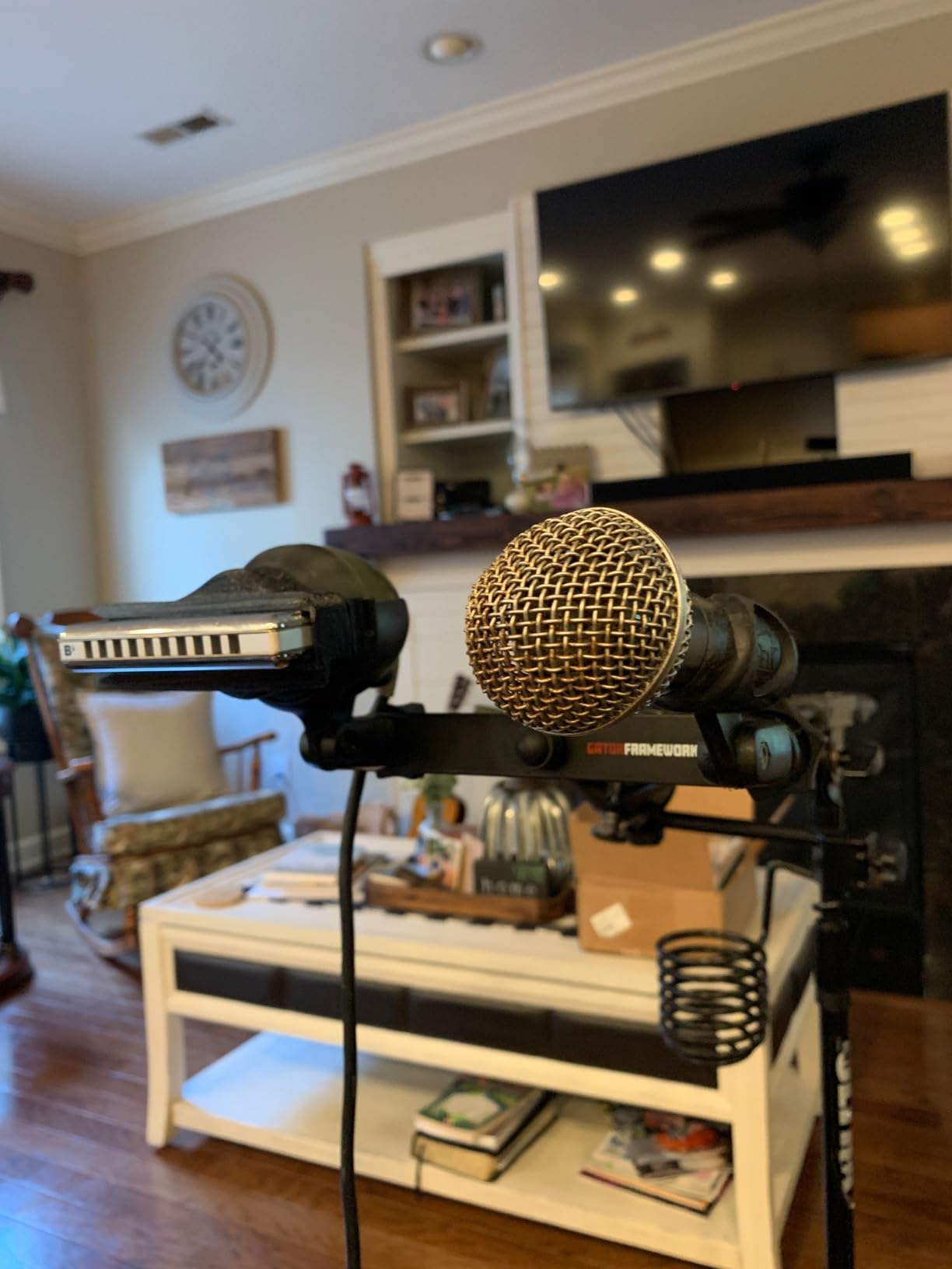 Ammo Clip 520 Bullet Mic Holder Compatible With Shure 520DX Green Bullet, Superlux D112/C and Other Similar Harmonica Microphones (Natural Black) customer photo 2