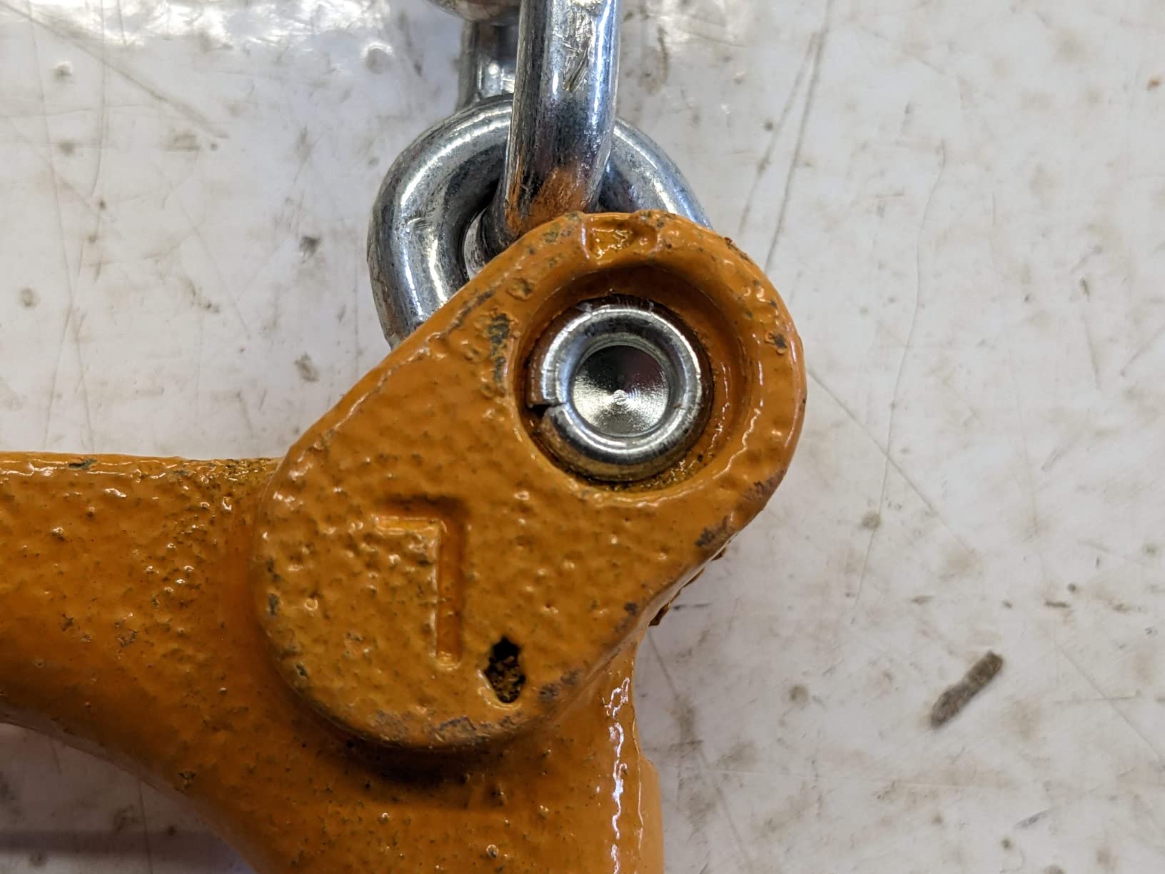 55 Gallon Drum Lift, 2000 lb Chain Drum Lifter for Steel and Plastic Drums | Spring-loaded hooks fit 30 and 55 gallon steel and plastic drums. This product is protected by a US patent. customer photo 2
