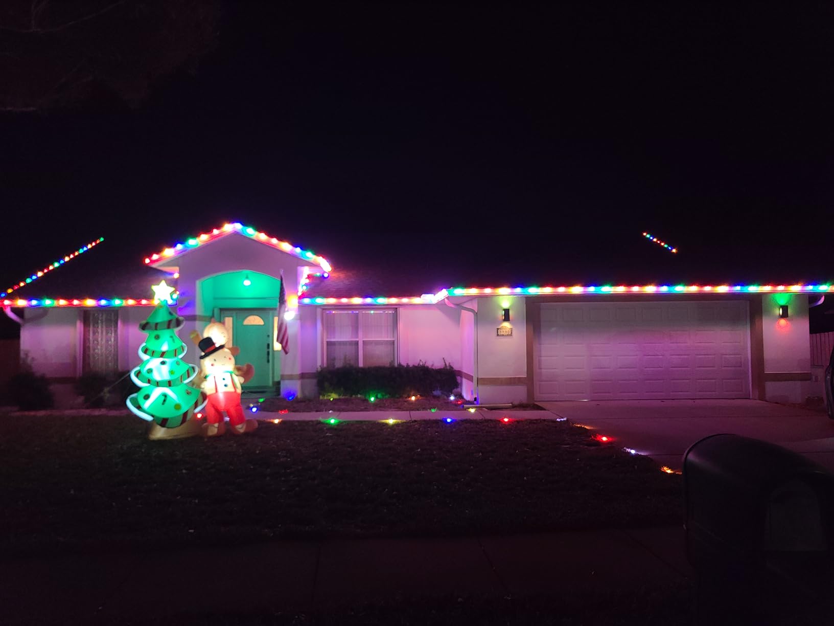 Minetom 50Ft Christmas Lights Outdoor, with 50 LED Matte Bulbs, Multicolor | Vintage C9 String Lights, Waterproof Connectable, Commercial Heavy Duty Christmas Tree Lights for House Roofline Yard Decor customer photo 1