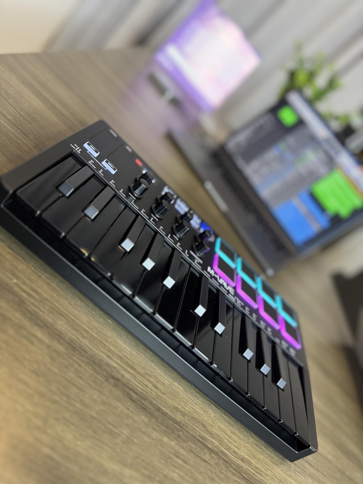 M-VAVE 25 Key USB MIDI Keyboard Controller With 8 Backlit Drum Pads, Bluetooth Semi Weighted Professional dynamic keybed 8 Knobs and Music Production, Software Included (Black) customer photo 2