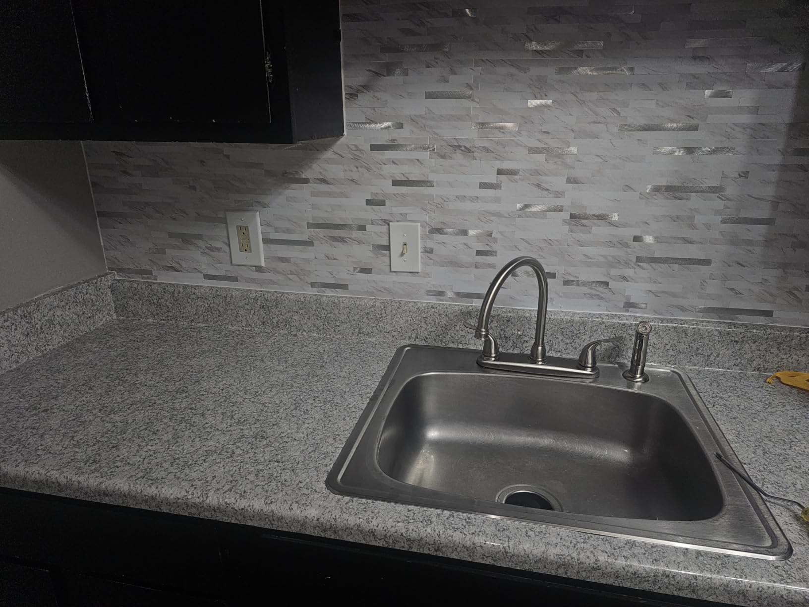 AULIGET 20 Sheets Faux Stone Peel and Stick Backsplash, White Marble Look PVC Wall Tiles Stick on Backsplash for Kitchen customer photo 1