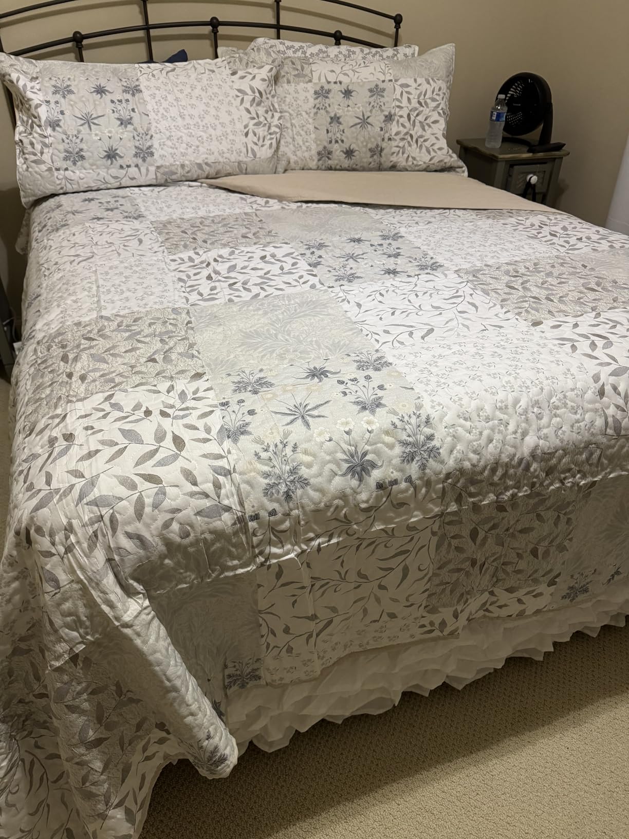 Exclusivo Mezcla Reversible Boho Quilts Queen Size Gray | Soft Lightweight Bedspreads, All Season Patchwork Coverlet Bedding Set, Printed Floral Pattern, 1 Quilt and 2 Pillow Shams customer photo 2
