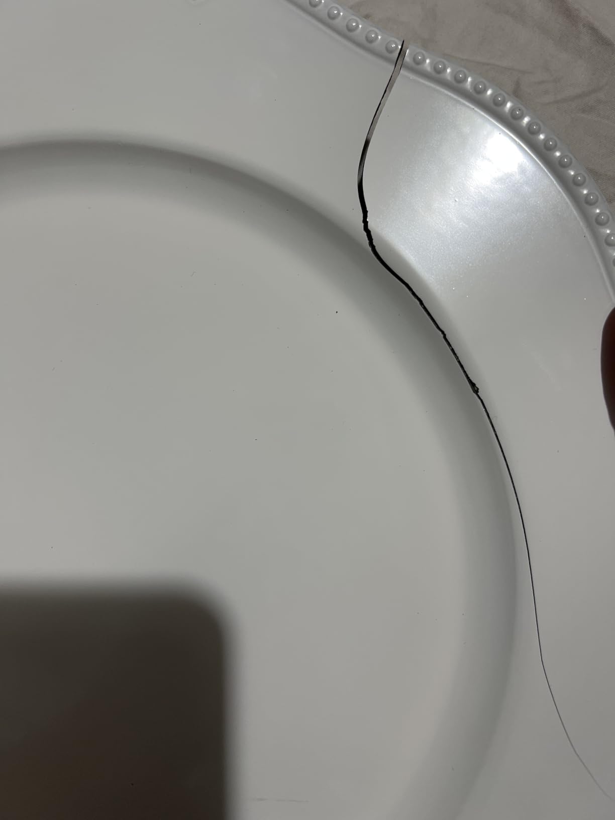 Foraineam 12 Pack White Charger Plates with Beaded Rim, 13 Inch Round Plastic Dinner Chargers, Scalloped Serving Plates for Table Settings Wedding Party Catering Event Decoration customer photo 2