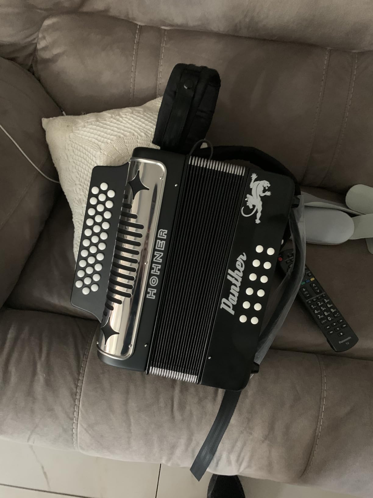 Hohner Accordions 3100FB Panther 3-Row Diatonic Accordion Bundle | Includes Hohner AGB Gig Bag. Keys of F/Bb/Eb, Black customer photo 1