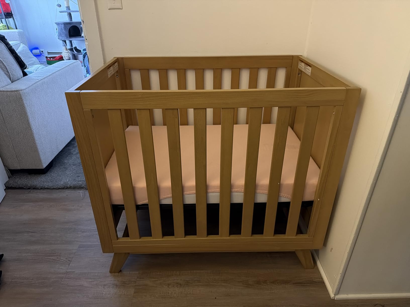 Davinci Otto 3-in-1 Convertible Mini Crib with 4