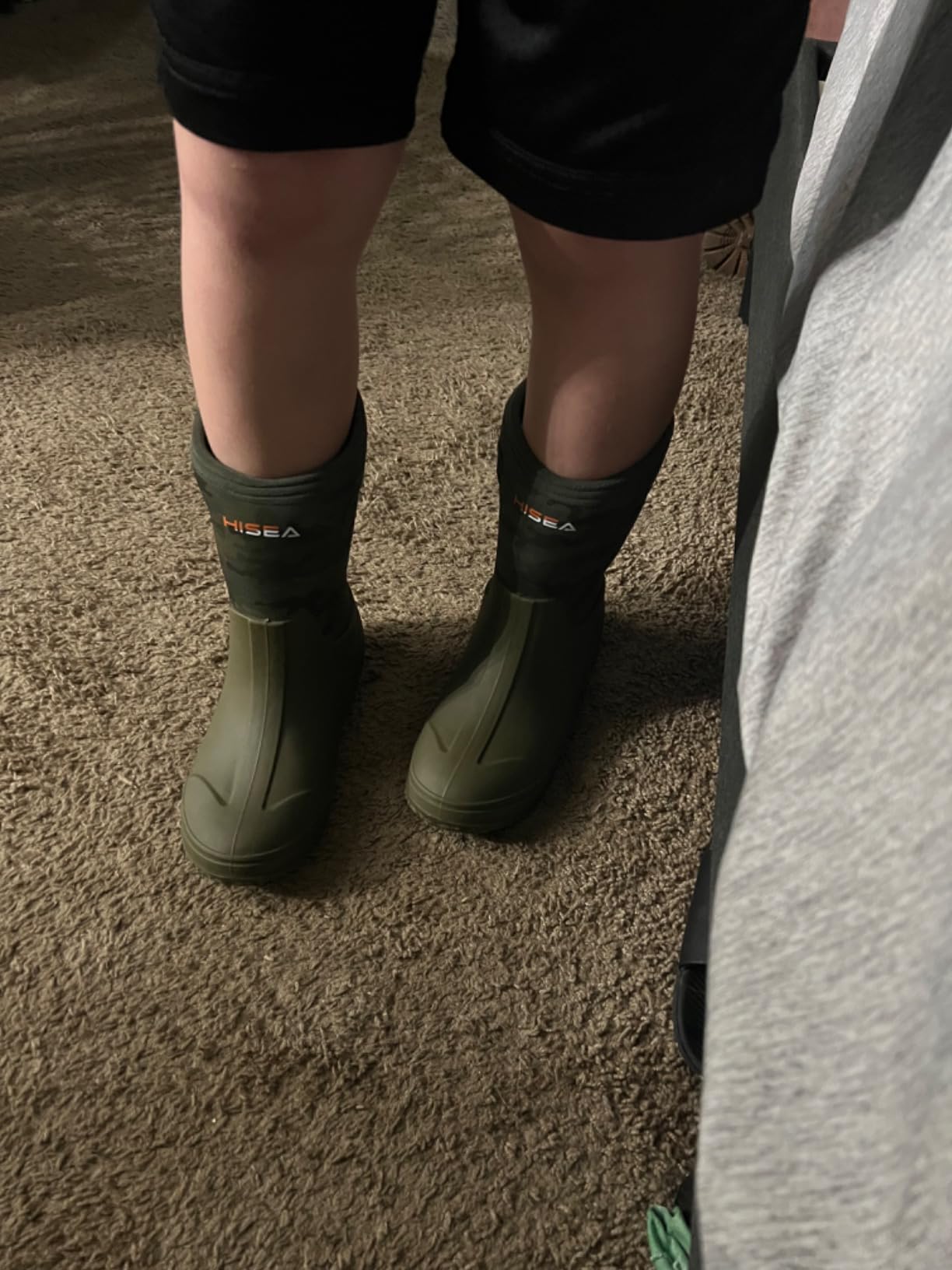 HISEA Kids Rain Boots for Boys Girls Rubber Mud Boots with Easy-On Handles customer photo 2