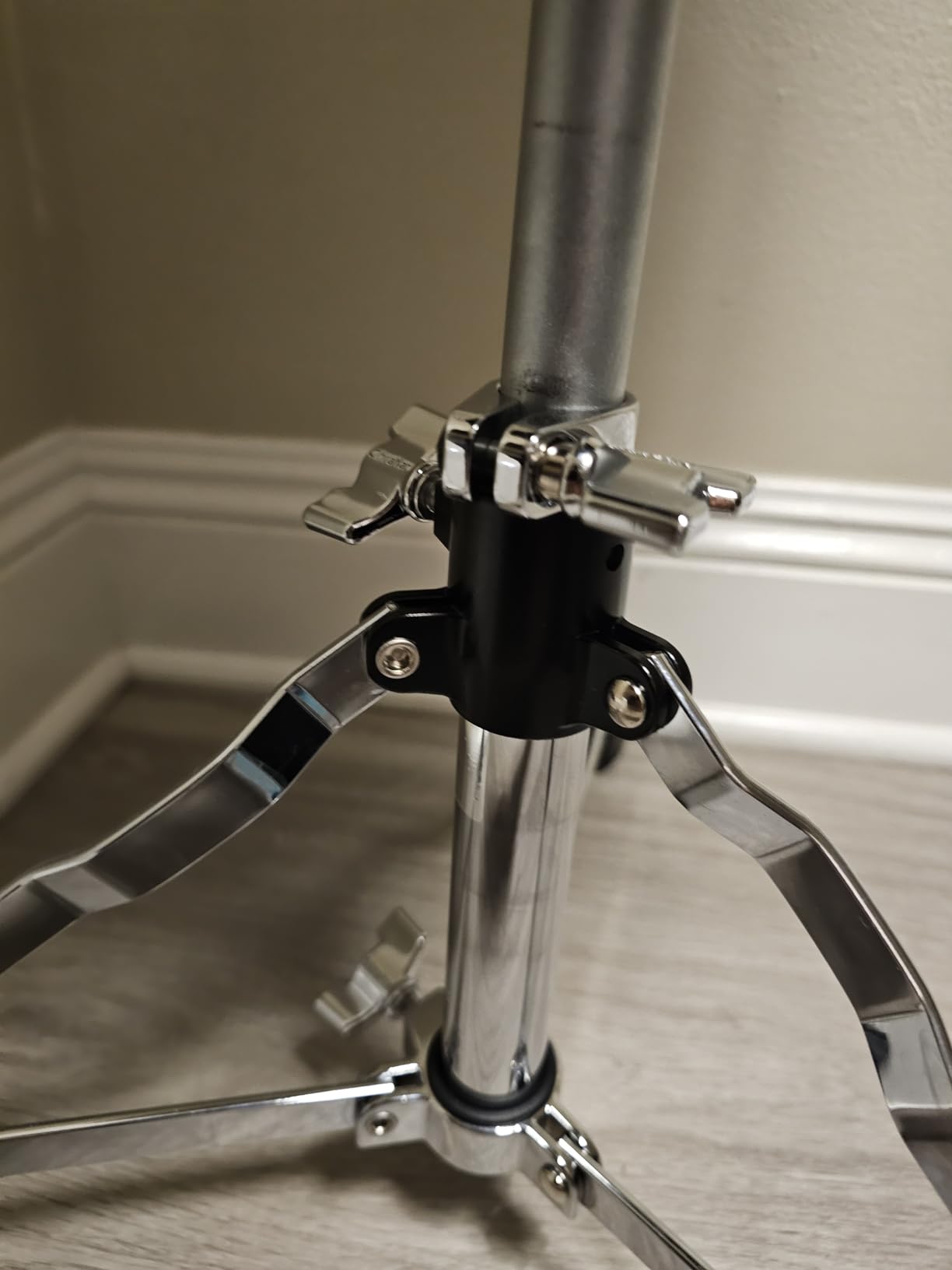 Gibraltar 9000 Series Hydraulic Saddle Drum Throne, 17