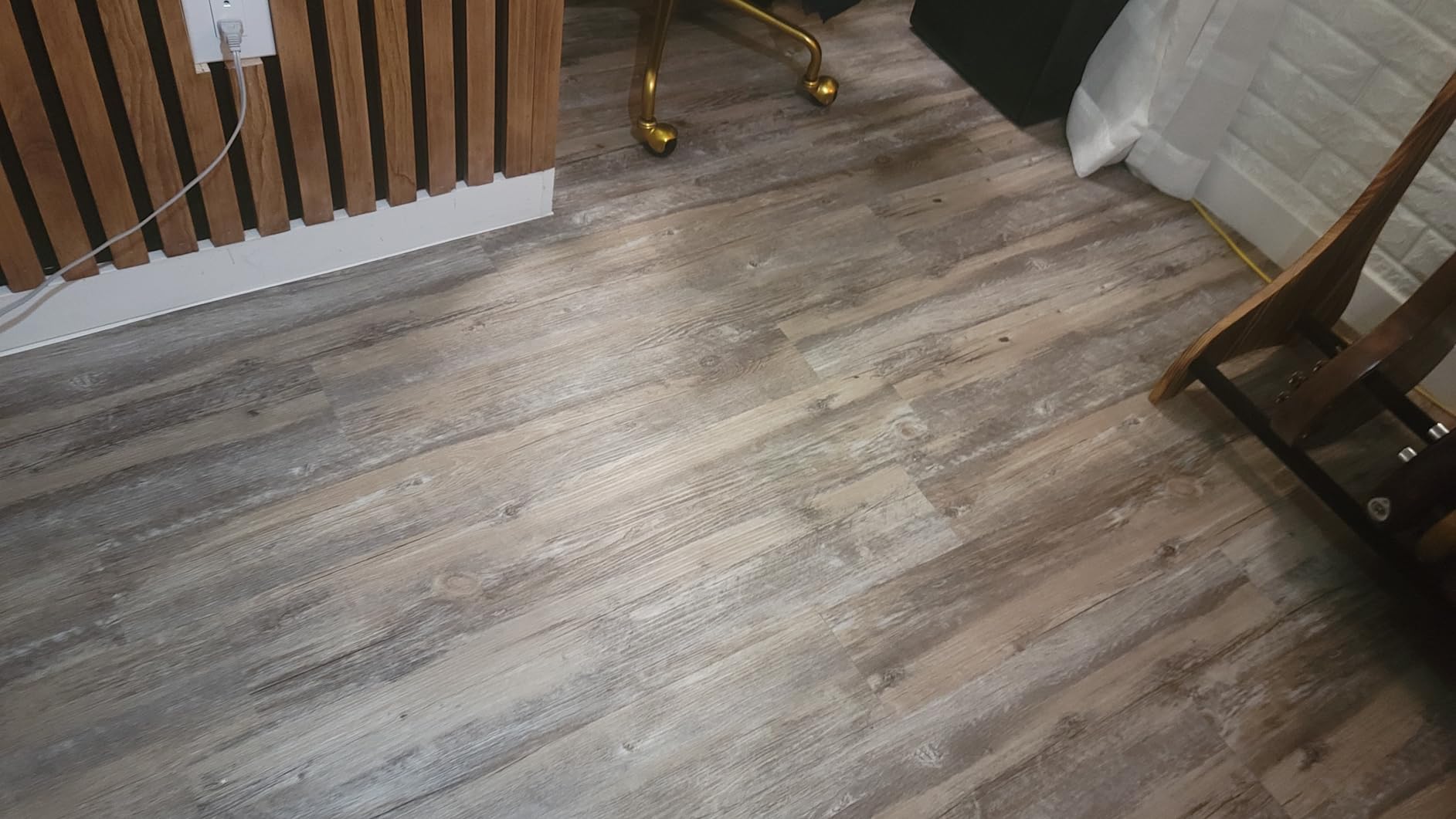 Art3d Wood Texture Peel and Stick Vinyl Floor Planks, 36-Pack, Aged Wood | Cover 54 sq.ft, Waterproof, Self-Adhesive, Scratch Resistant, Premium Vinyl, Ideal for Bedroom, Living Room, Kitchen, RV customer photo 1