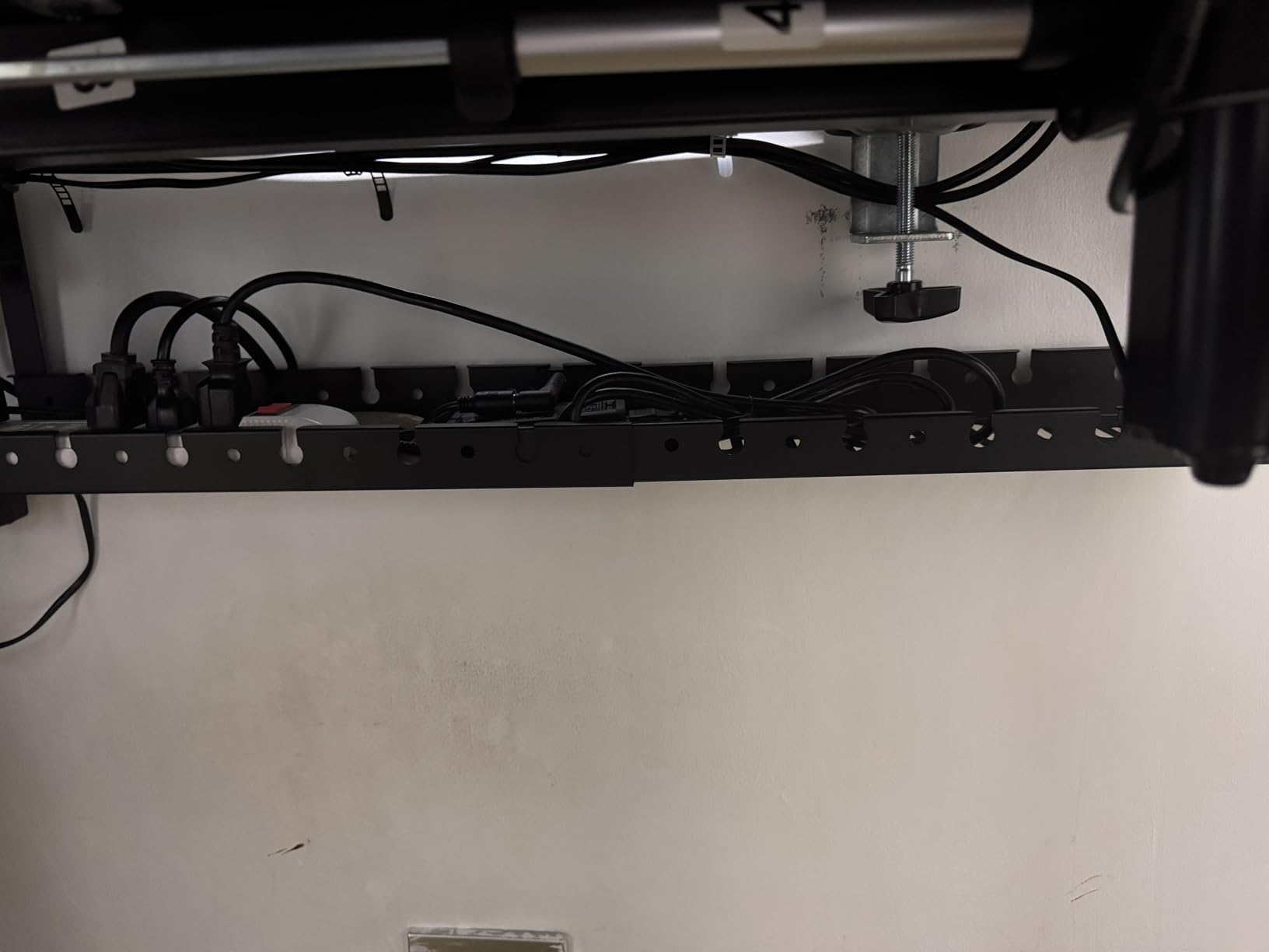 No Drilling Extendable Under Desk Cable Management, Metal Cable Management Tray Under Desk with Clamp, Retractable Power Strip Cord Holder for Wire Management 31Inch(1 Pack Black Extendable 31') customer photo 1