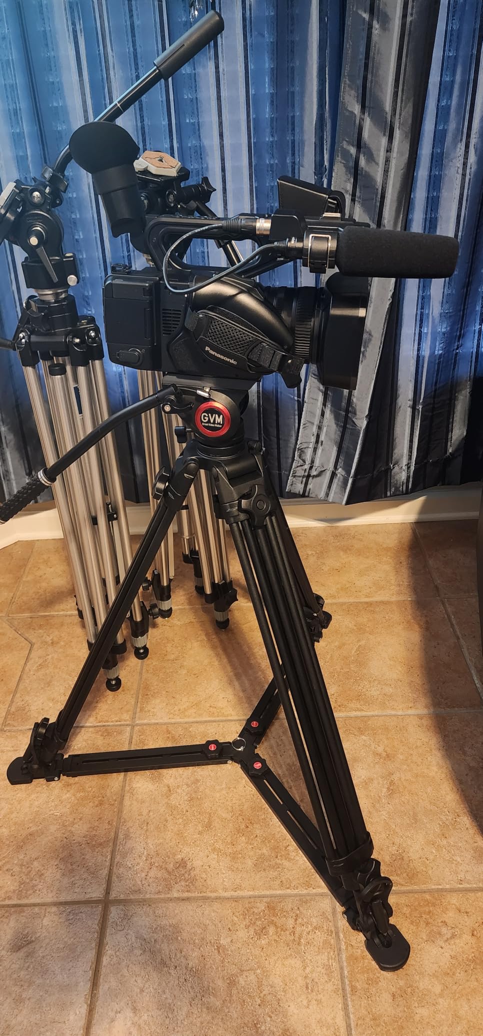 Panasonic HC-X20 4K Camcorder, Professional Quality 4K 60p, 1.0-inch Sensor, 24.5mm Wide-Angle Lens and Optical 20x Zoom customer photo 2