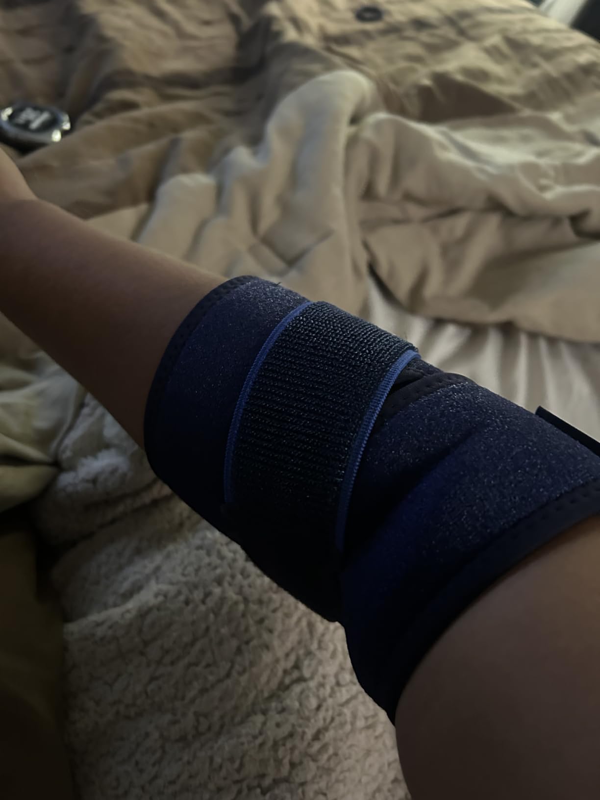 Comforband Adjustable Elbow Brace - Targeted Support for Tennis Elbow, Golfer's Elbow, Tendonitis, Arthritis, Bursitis, Sprains, and Strains - One-Size-Fits-Most Compression Sleeve for Pain Relief and Injury Recovery customer photo 2