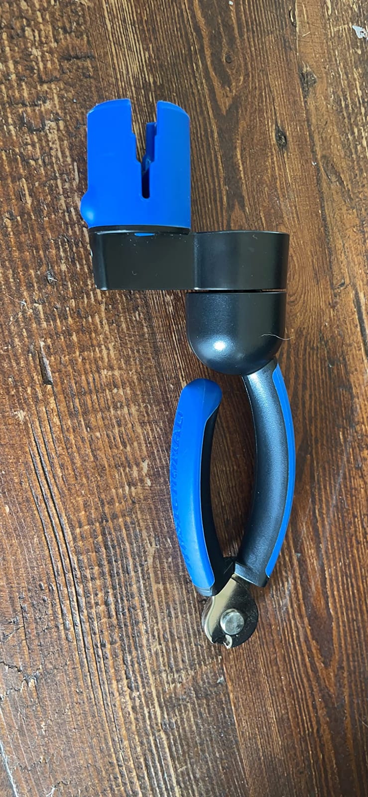 MusicNomad Grip ONE Guitar String Winder, Cutter & Pin Puller (MN223) - All-in-One for Acoustic, Electric and Bass Guitars customer photo 2
