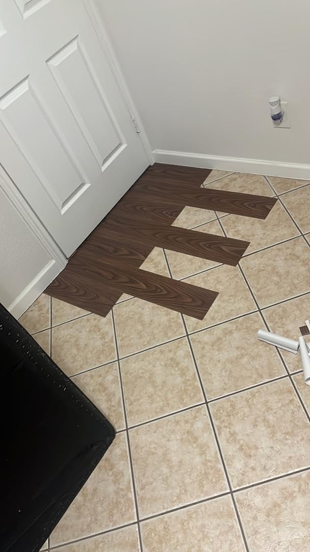 VEELIKE 6''x36'' Grey Oak Wood Peel and Stick Floor Tile Waterproof Bathroom Kitchen Grey Wood Vinyl Plank Flooring 36-Pack, 54 Sq. Ft, Self Adhesive Laminate Flooring for Living Room Bedroom RV customer photo 2