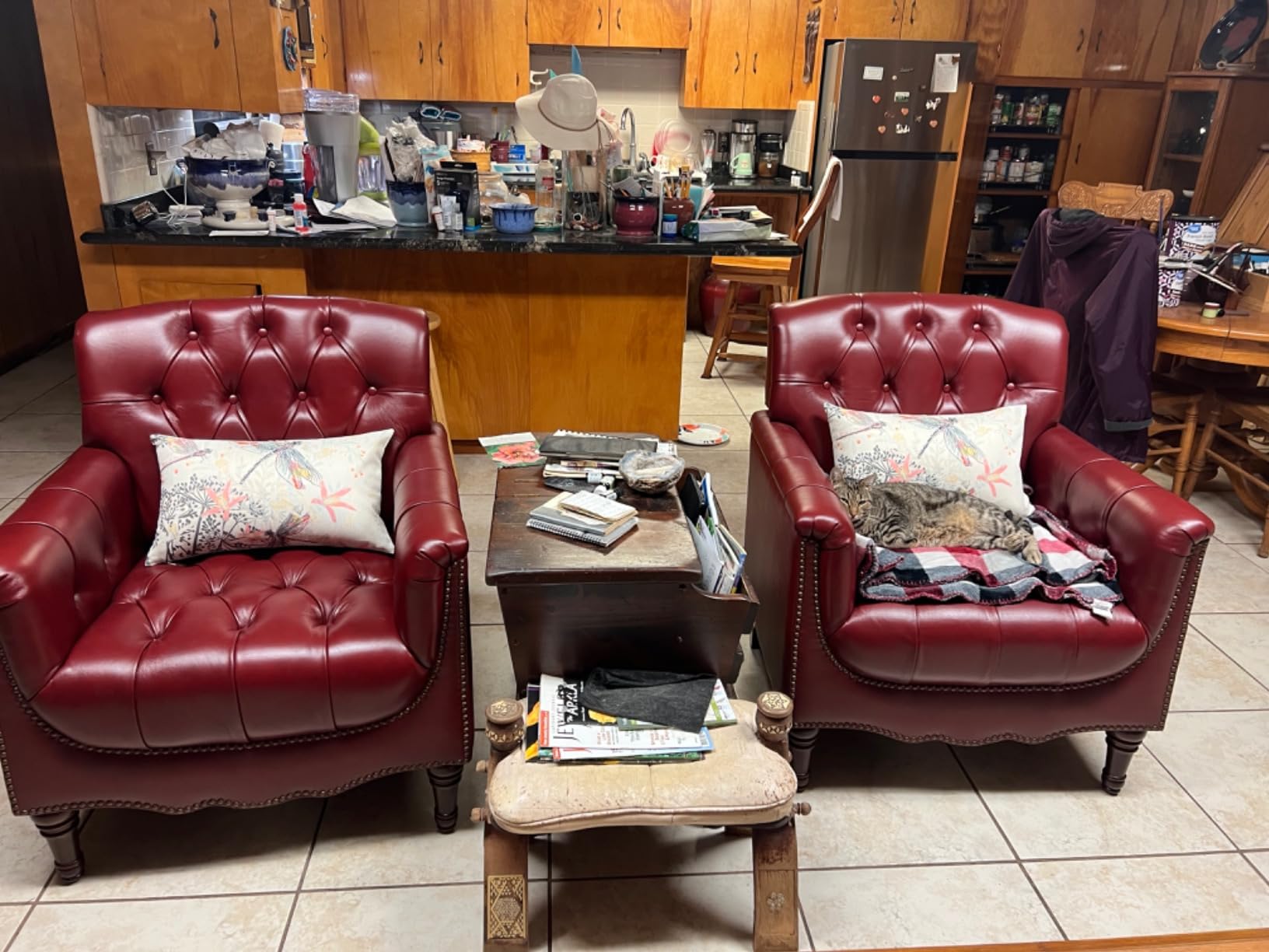 HULALA HOME Mid Century Modern Genuine Leather Accent Chair, Navy | Button Tufted Leather Armchair, Upholstered Club Chair with Nailhead Trim, Solid Wood Legs, for Living Room Bedroom Reading customer photo 2