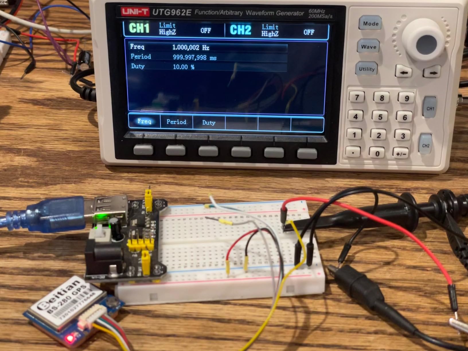 UNI-T UTG962E Arbitrary Waveform Generator Function Signal Generator | Frequency, Generator Kit, 60MHz, Dual-Channel, 200MSa/s, 14 Bits customer photo 1